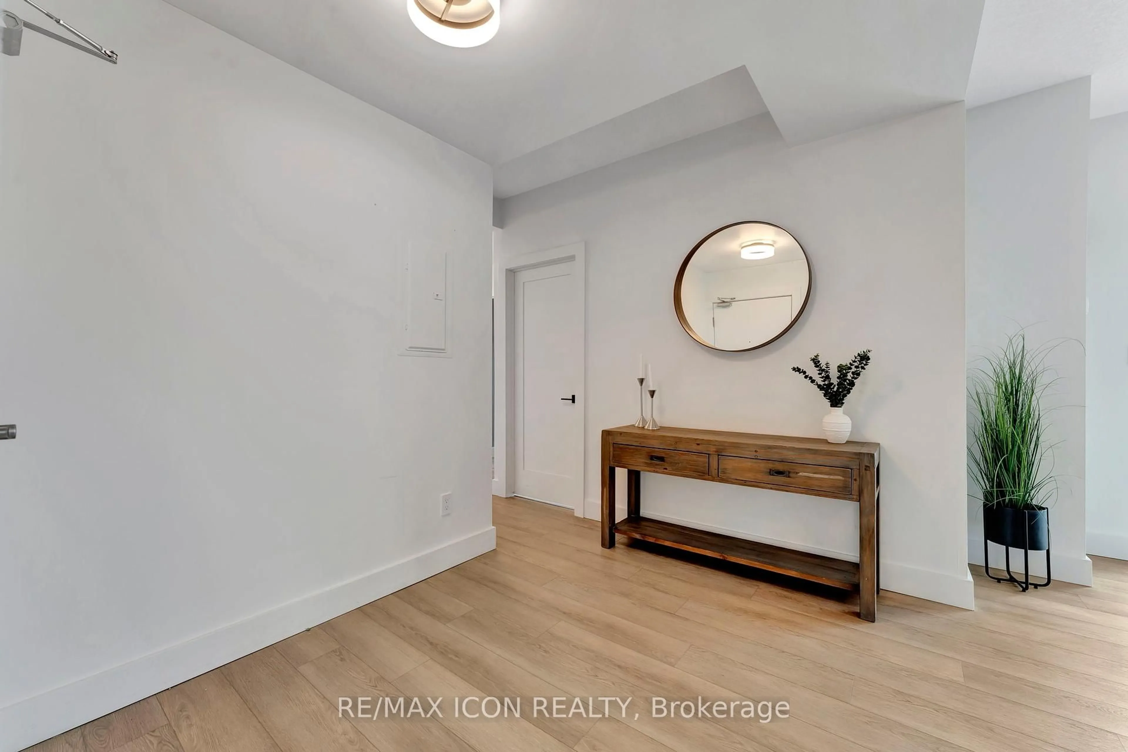 Indoor entryway for 170 Water St #1107, Cambridge Ontario N1R 3B6