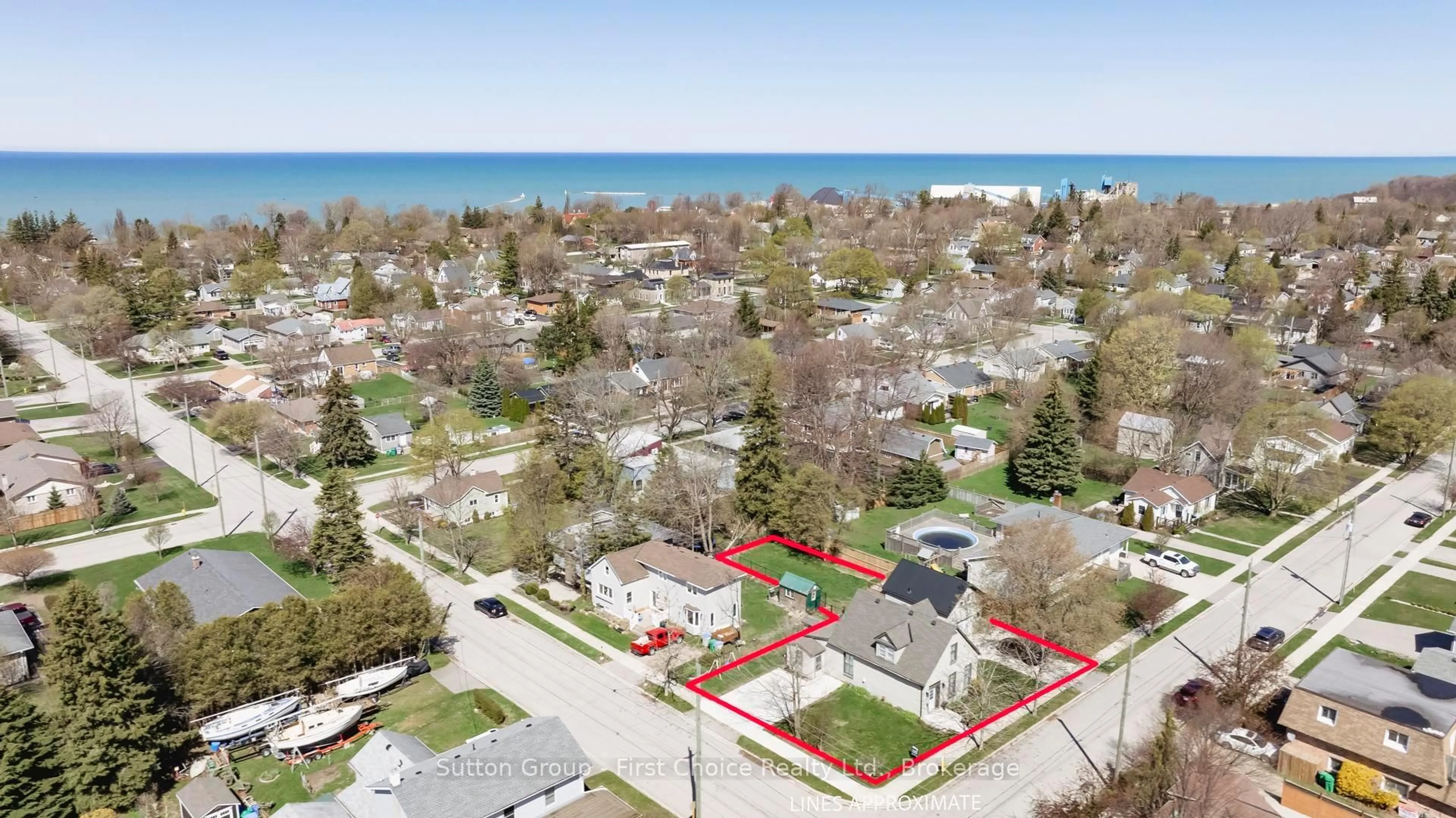 A pic from outside/outdoor area/front of a property/back of a property/a pic from drone, street for 162 Wellington St, Goderich Ontario N7A 3T4