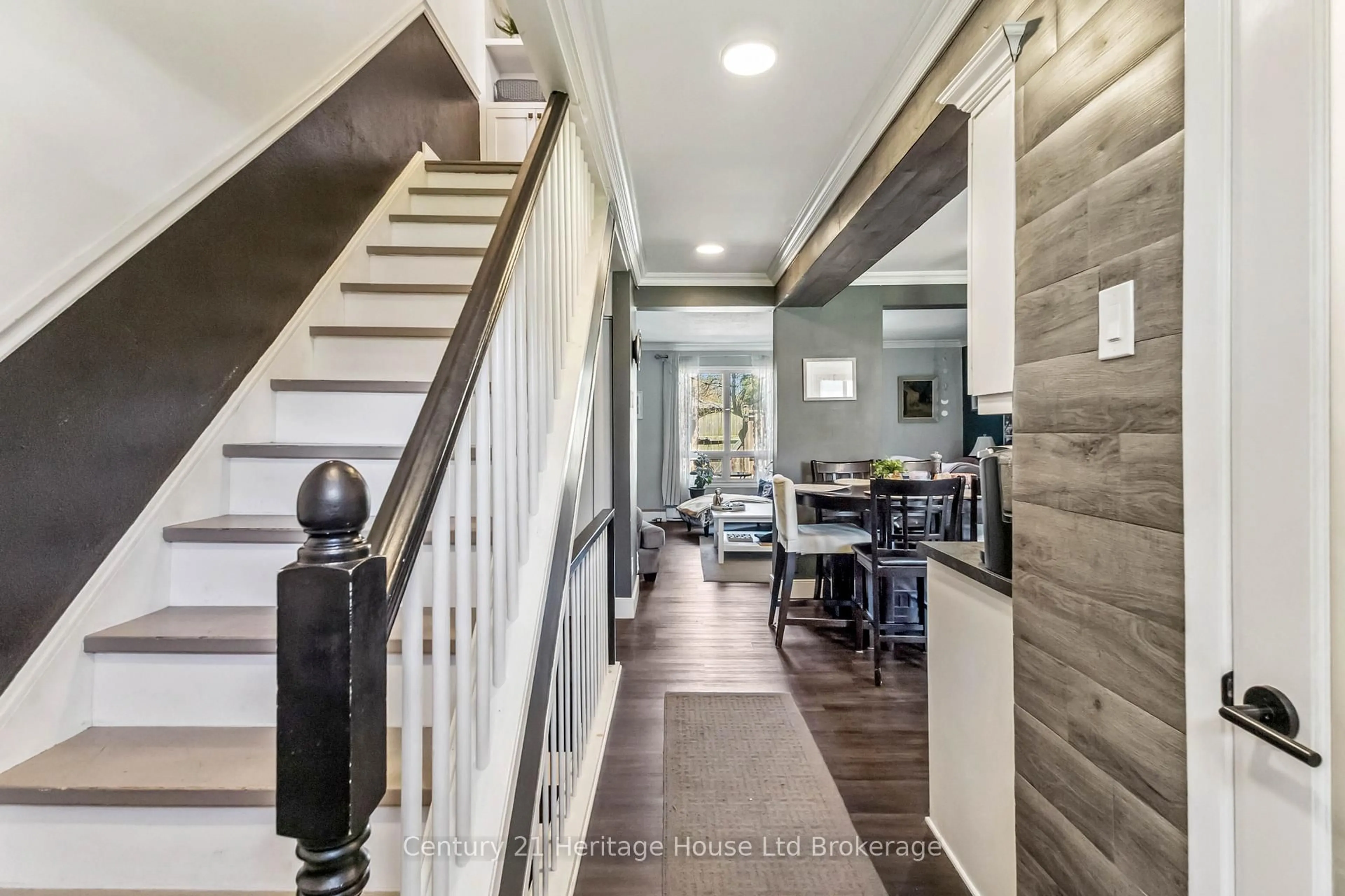 Indoor entryway for 166 Southdale Rd #123, London South Ontario N6J 2J1