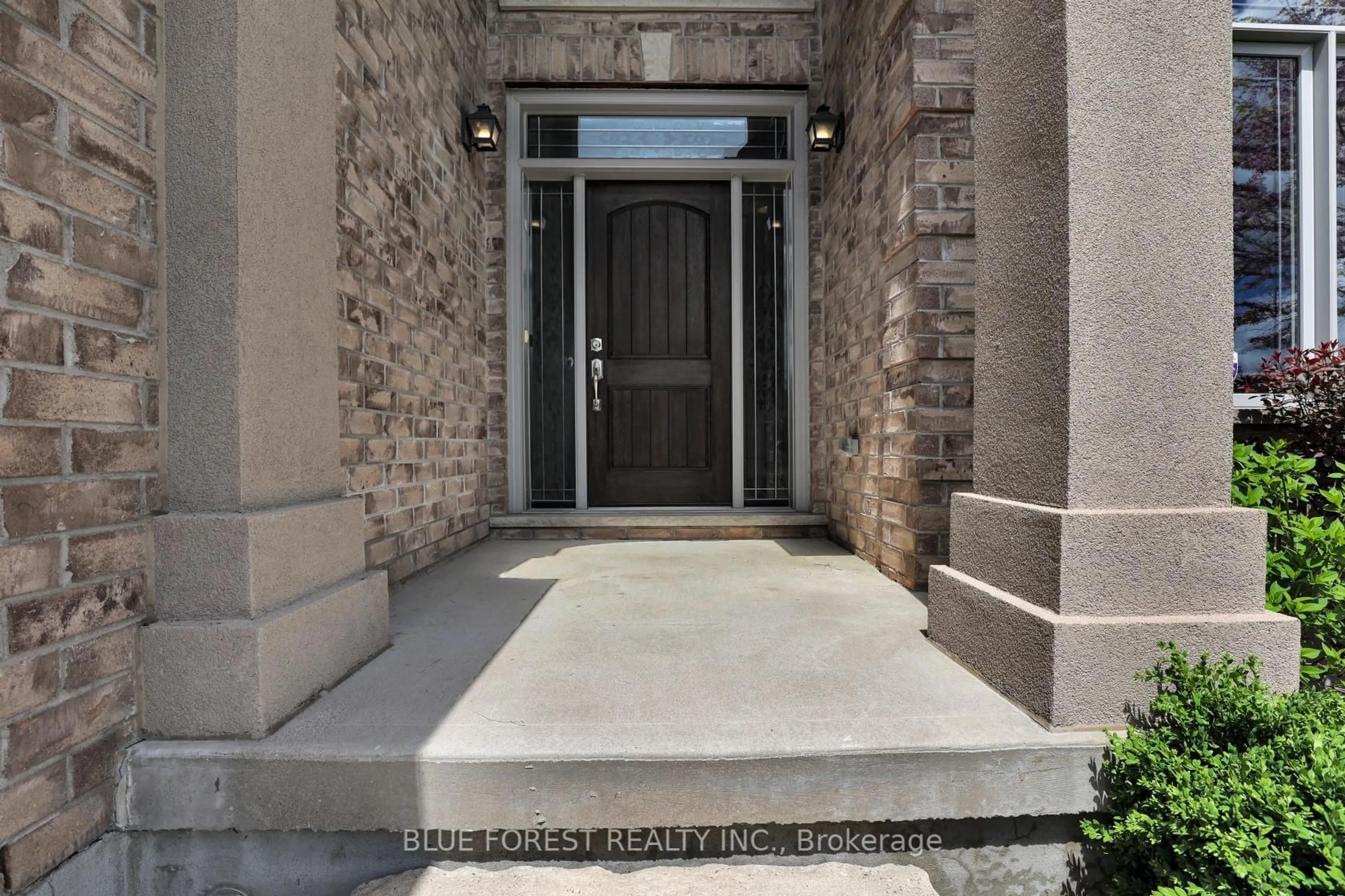 Indoor entryway for 972 Gleneagle Tr, London North Ontario N6G 0K7