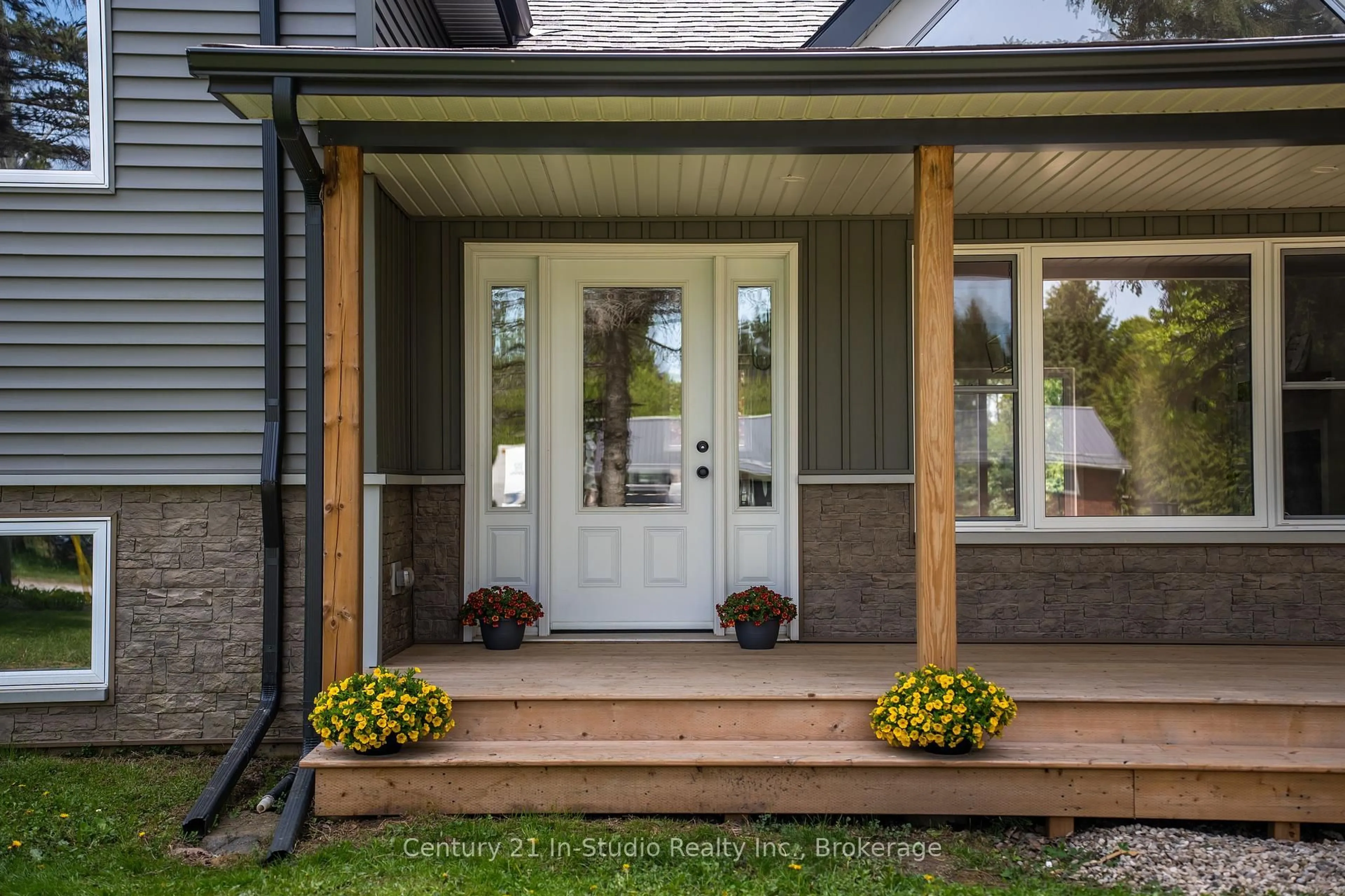 Indoor entryway for 680218 Sideroad 30, Chatsworth Ontario N0H 1R0