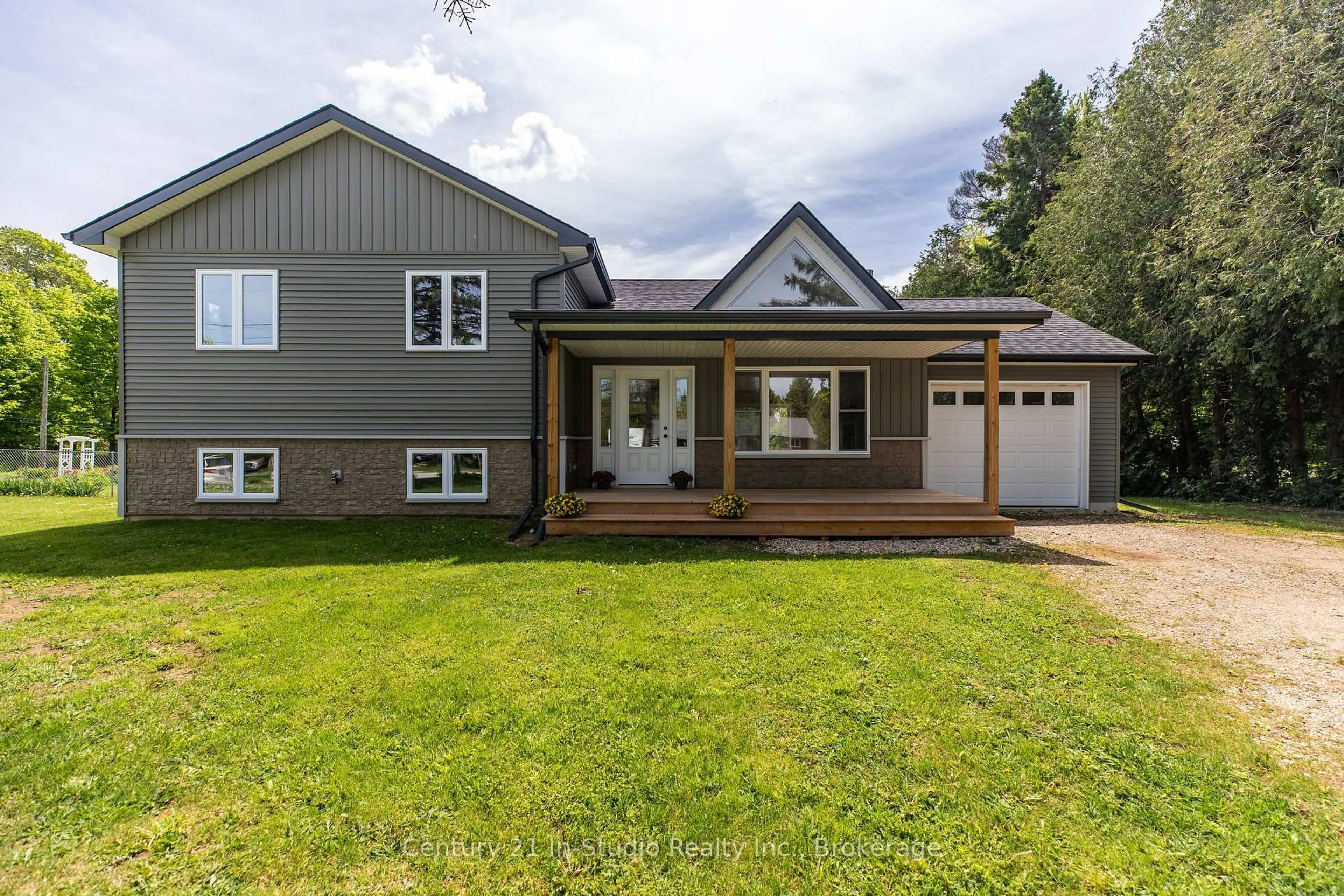 Home with vinyl exterior material, street for 680218 Sideroad 30 N/A, Chatsworth Ontario N0H 1R0
