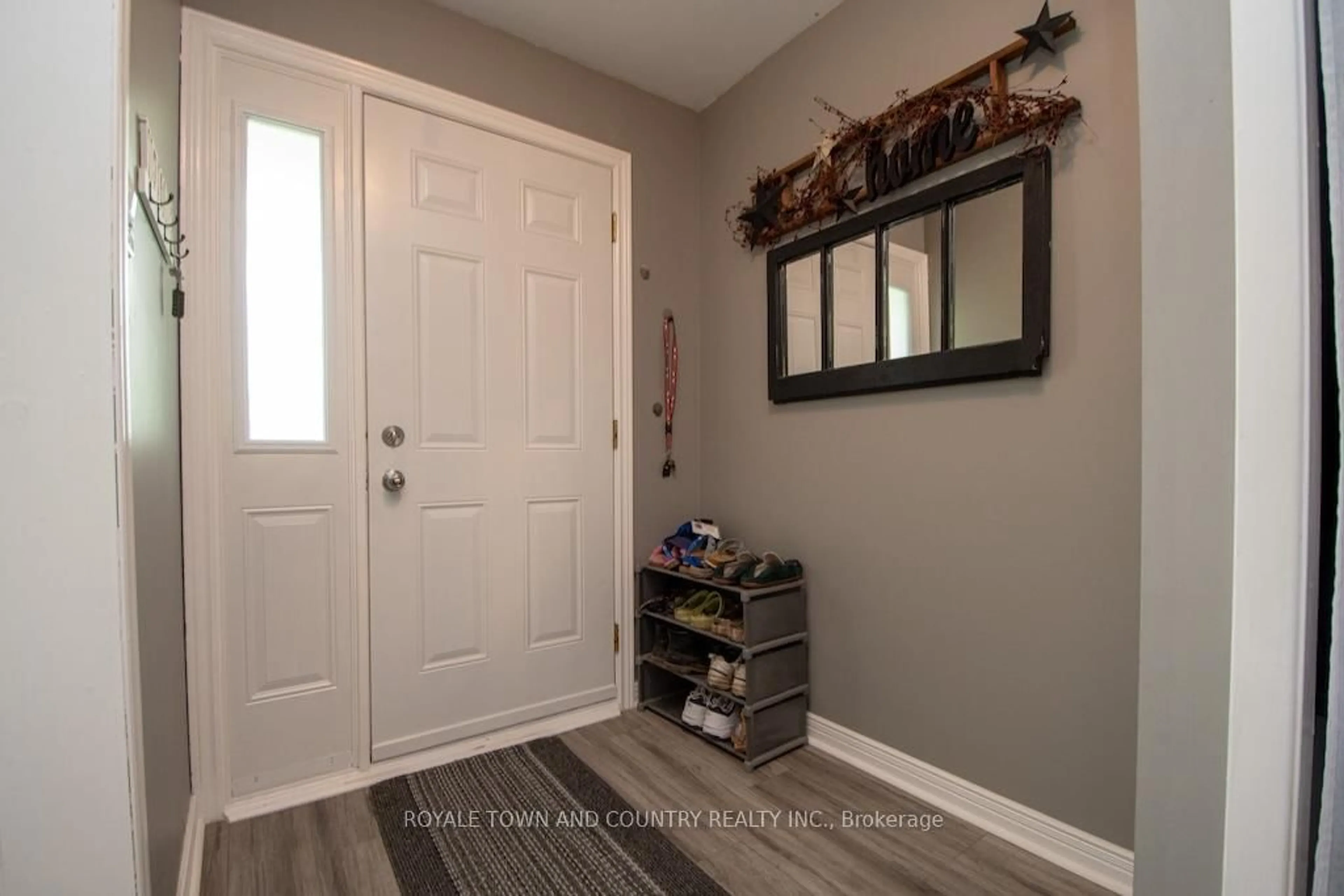 Indoor entryway for 24 Mohawk Dr, Kawartha Lakes Ontario K9V 0J6