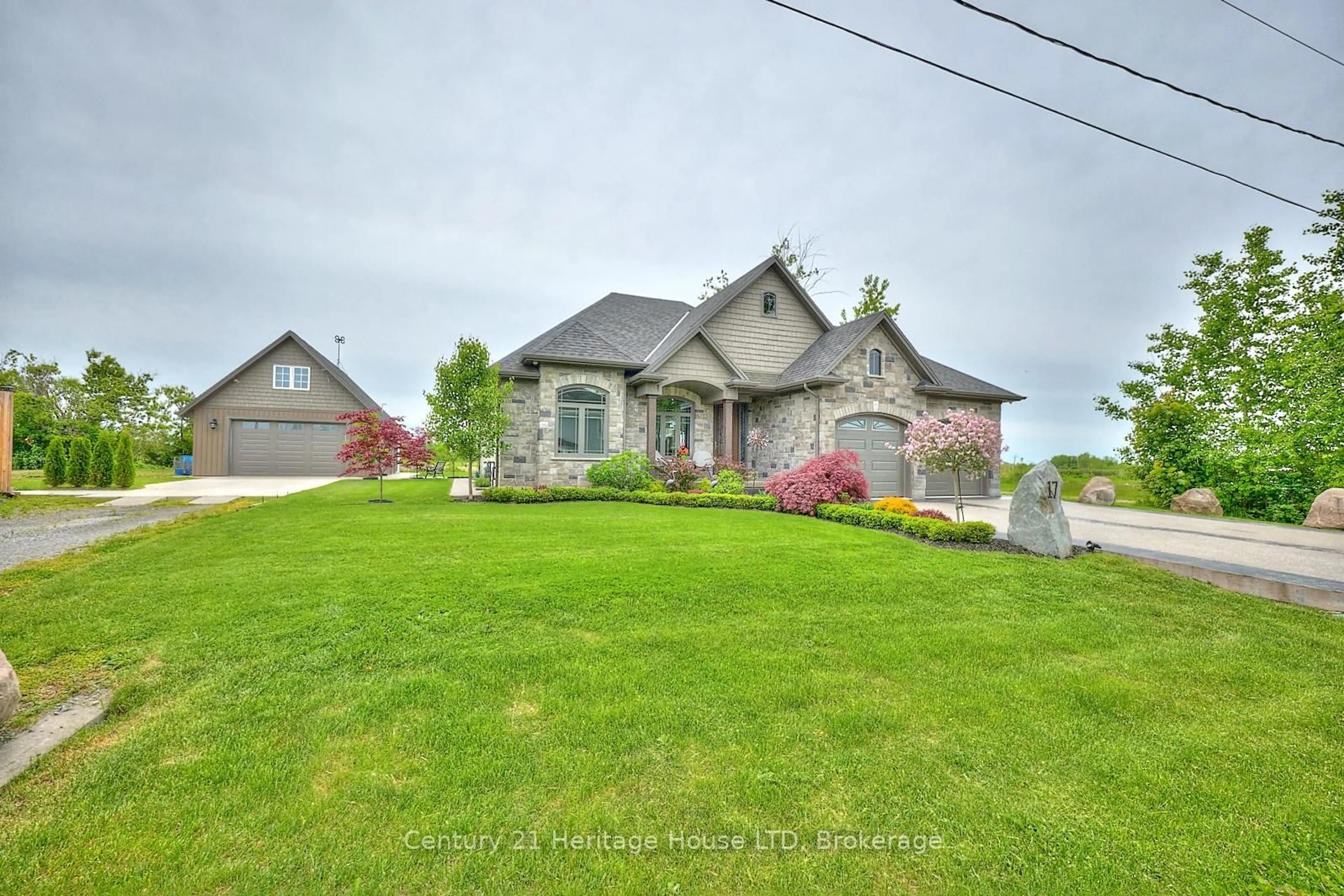 A pic from outside/outdoor area/front of a property/back of a property/a pic from drone, water/lake/river/ocean view for 17 Biggar Rd, Thorold Ontario L0S 1K0