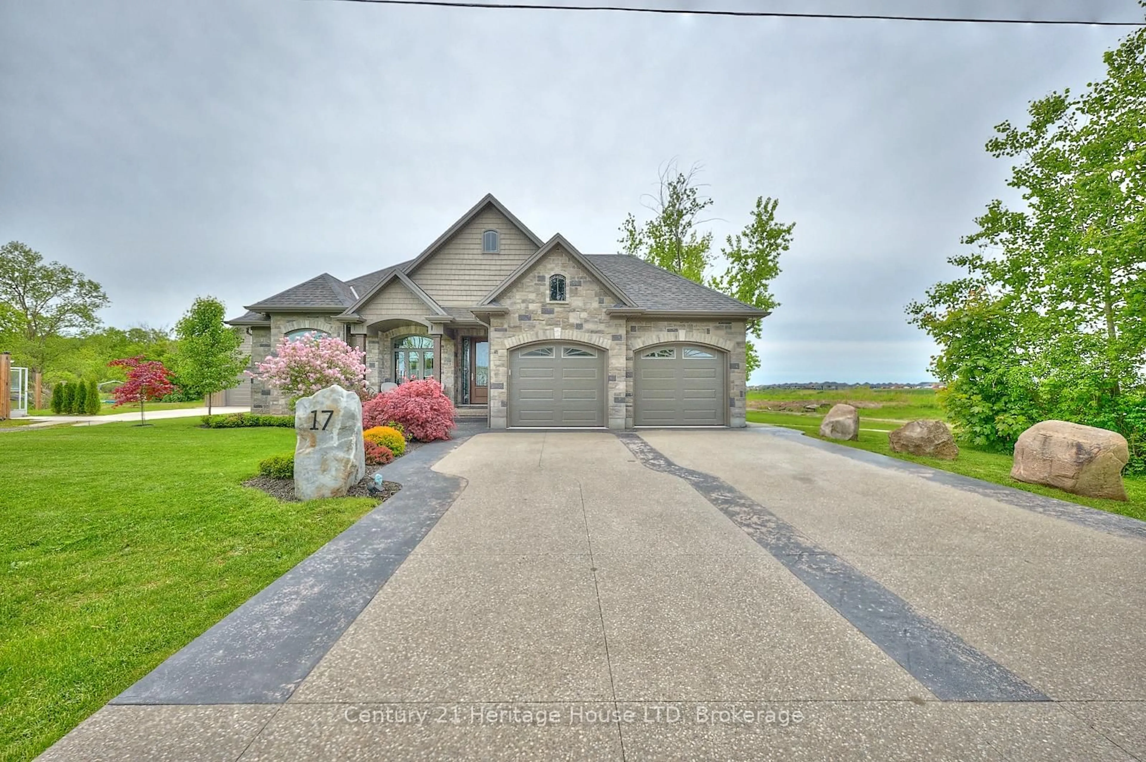 Unknown for 17 Biggar Rd, Thorold Ontario L0S 1K0