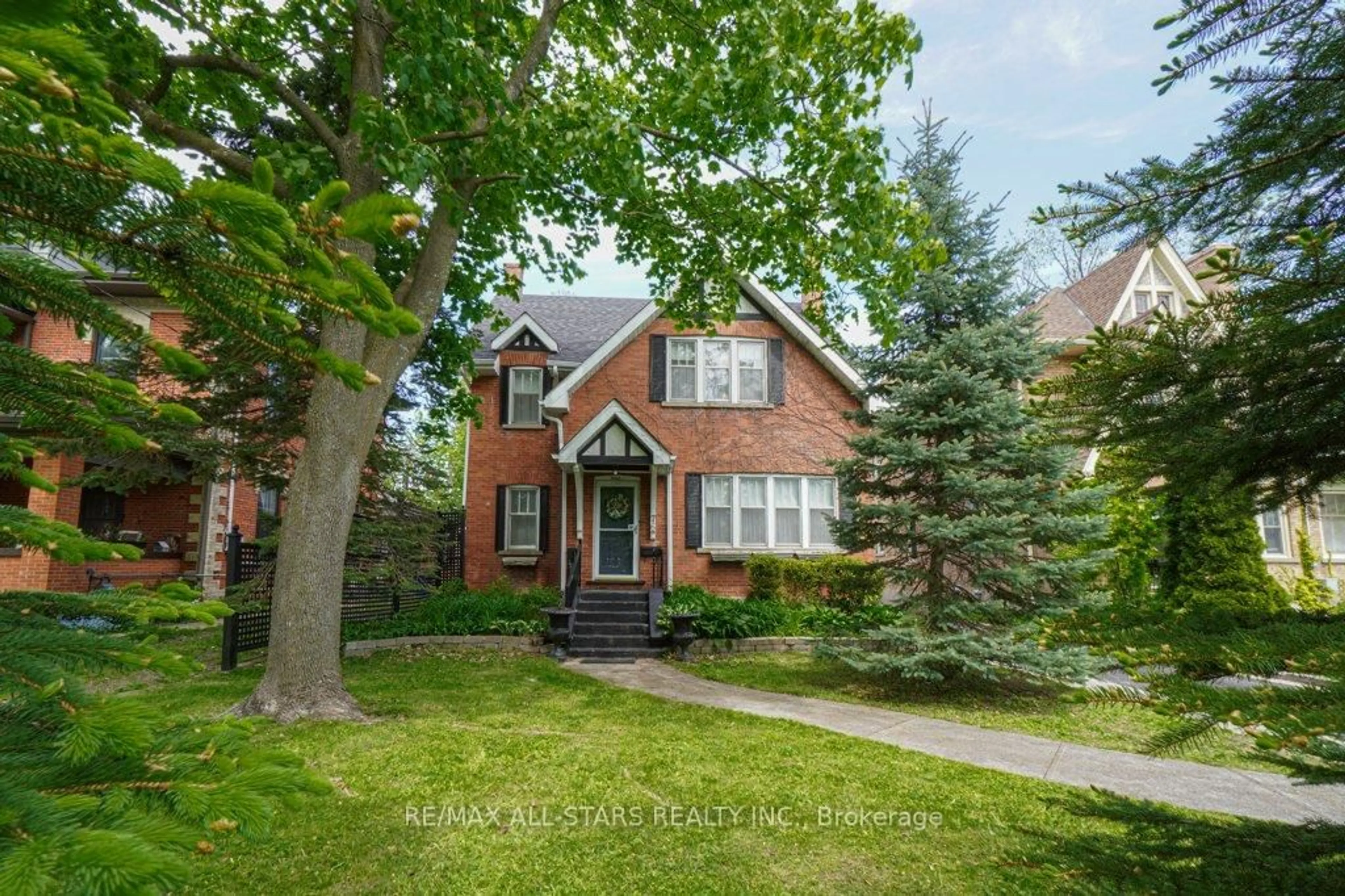Home with brick exterior material, street for 76 Bond St, Kawartha Lakes Ontario K9V 3R4