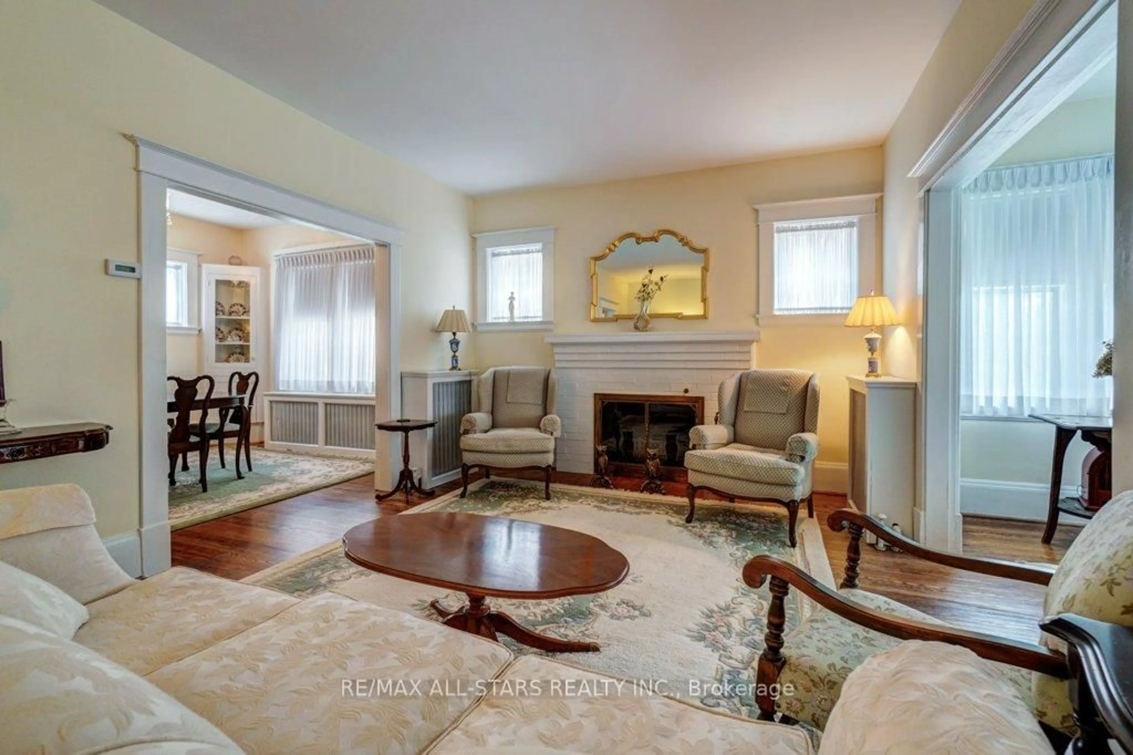 Living room with furniture, unknown for 76 Bond St, Kawartha Lakes Ontario K9V 3R4