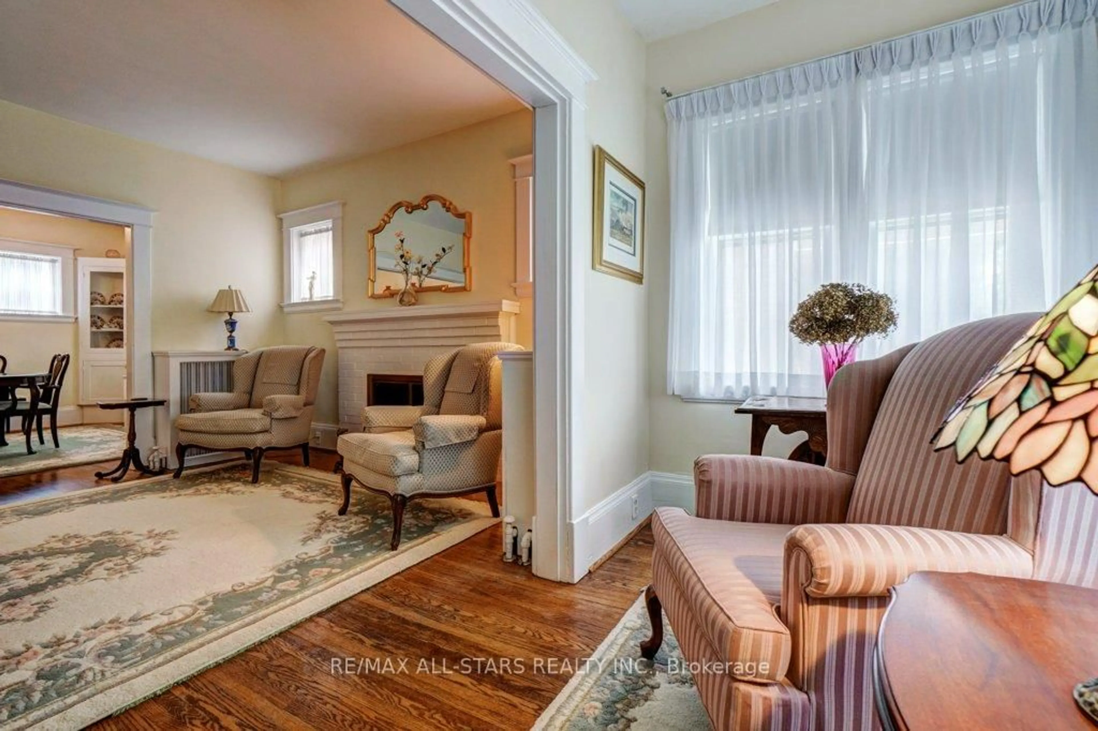 Living room with furniture, unknown for 76 Bond St, Kawartha Lakes Ontario K9V 3R4