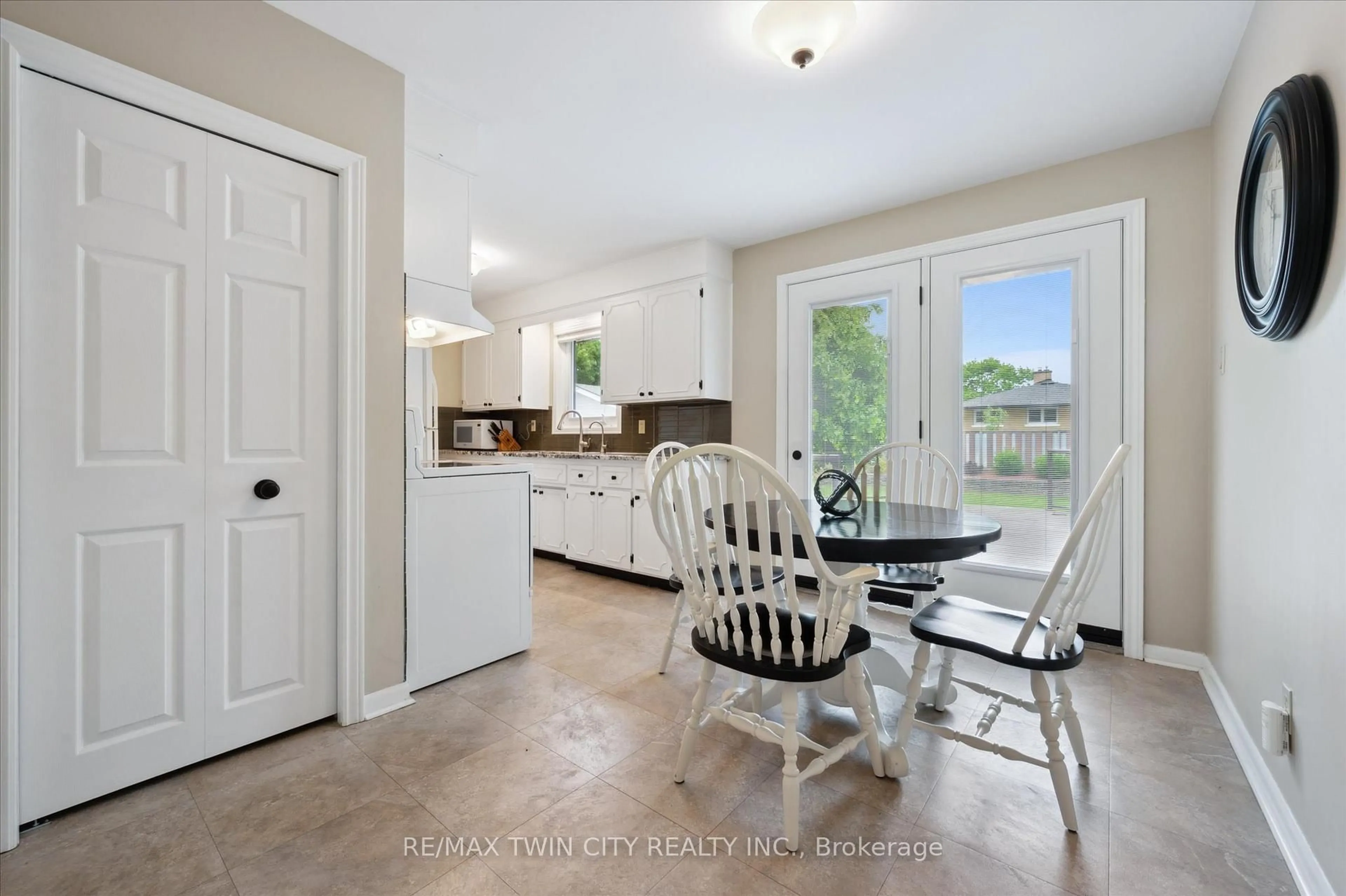 Open concept kitchen, ceramic/tile floor for 100 BURBANK Rd, Kitchener Ontario N2B 1E2