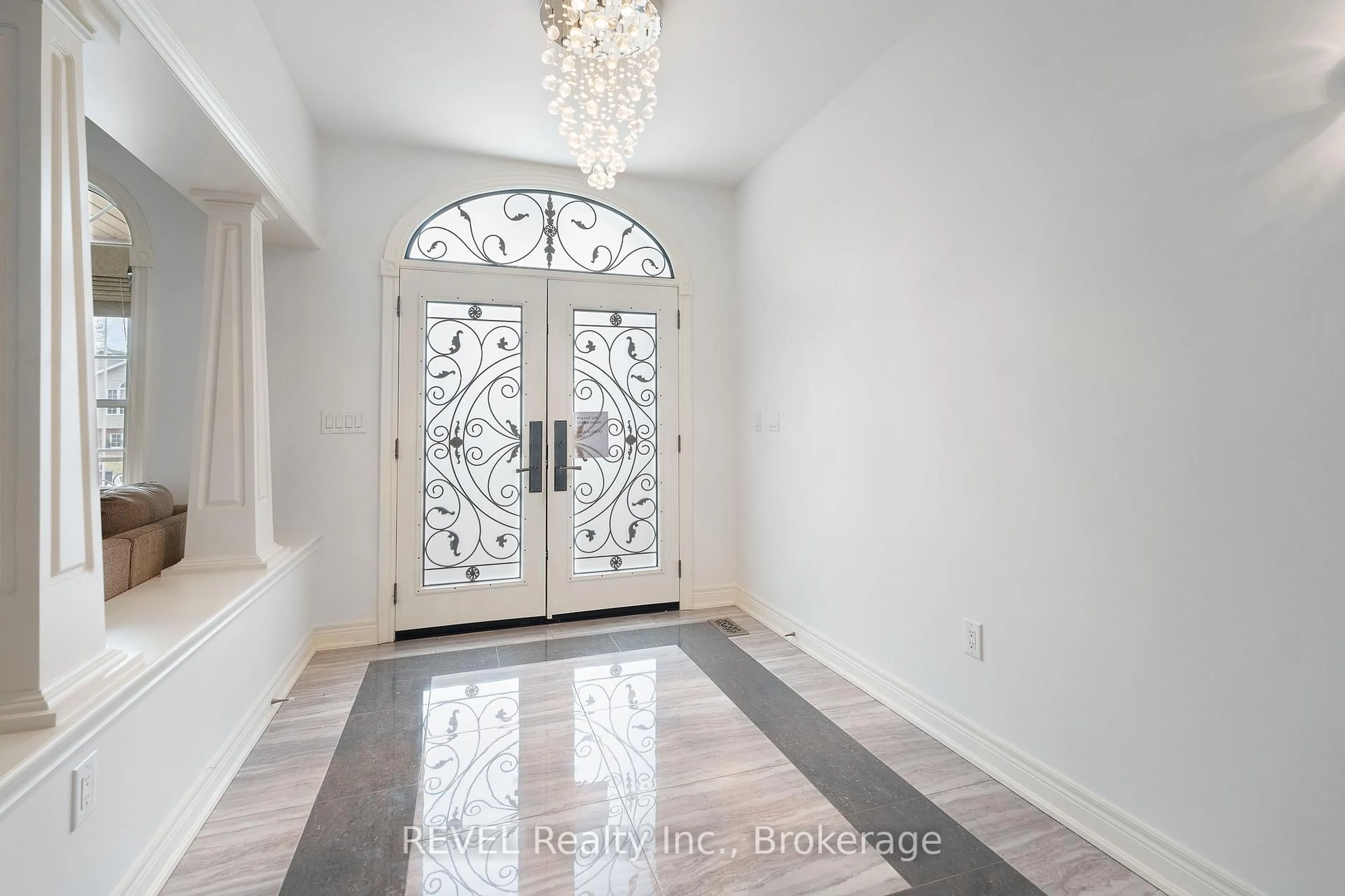 Indoor entryway for 3676 Rebstock Rd, Fort Erie Ontario L0S 1B0