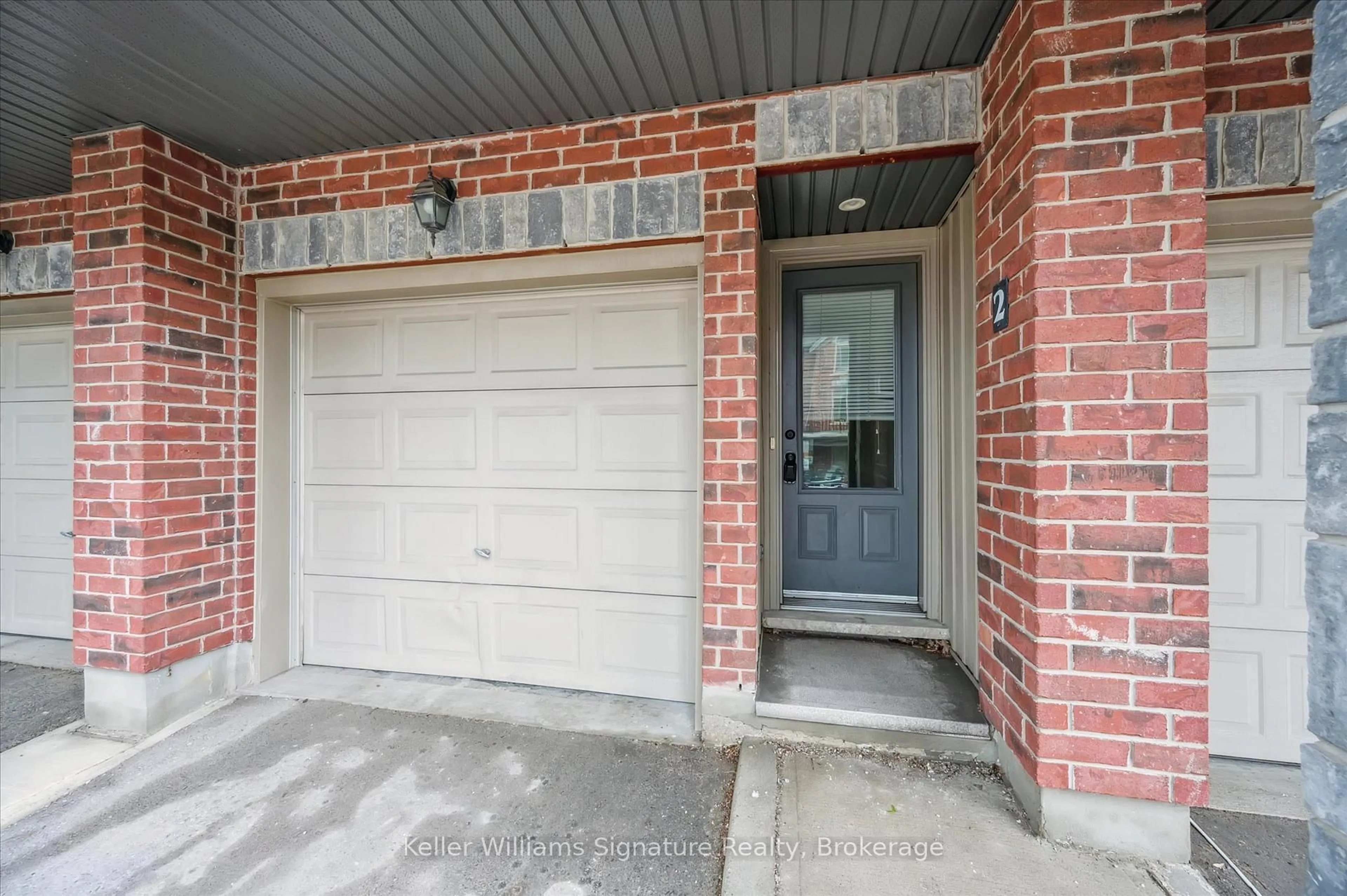 Indoor entryway for 487 East Ave #2, Kitchener Ontario N2H 0A8