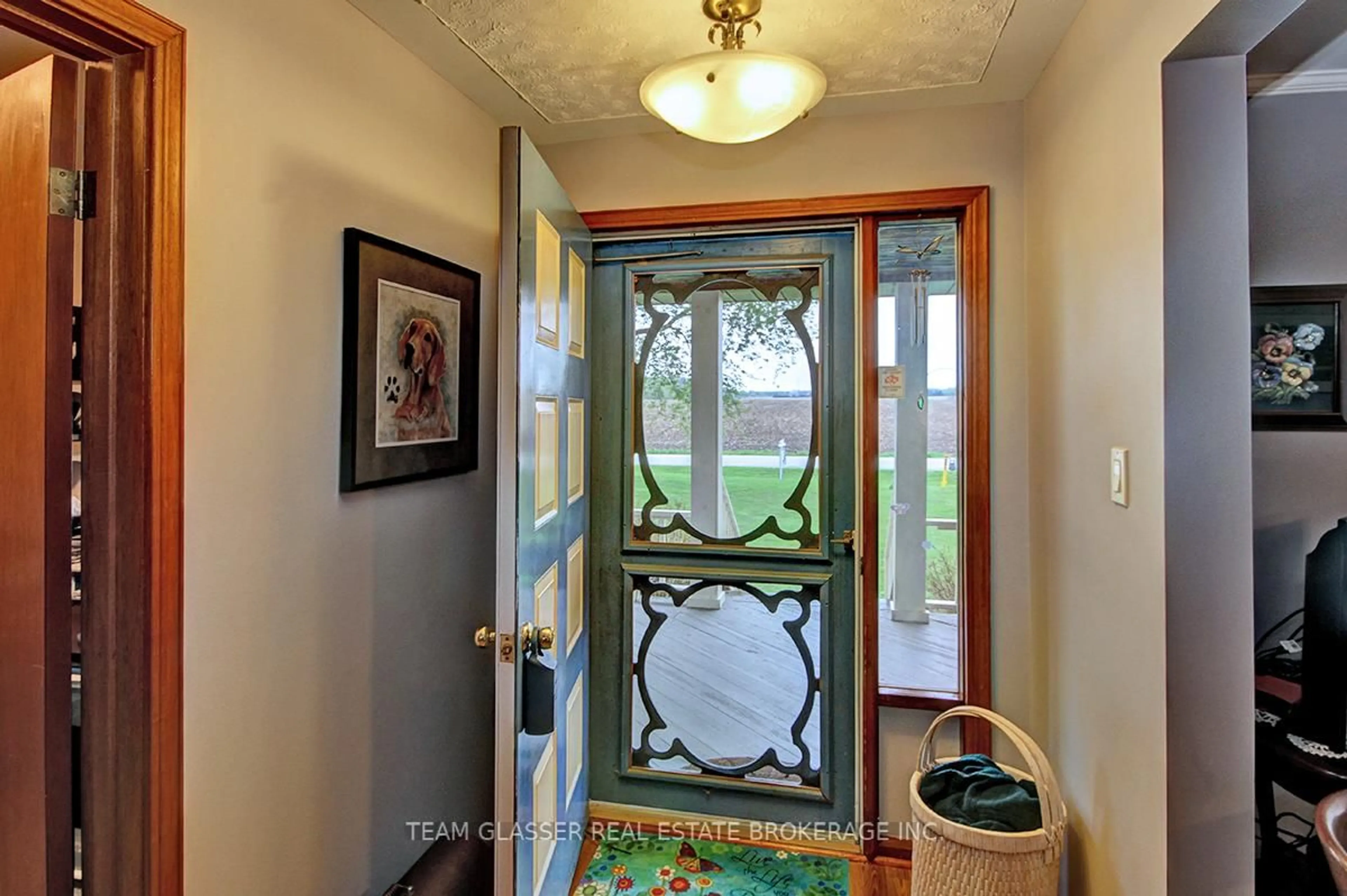 Indoor entryway for 8200 Falconbridge Dr, Strathroy-Caradoc Ontario N0L 1W0