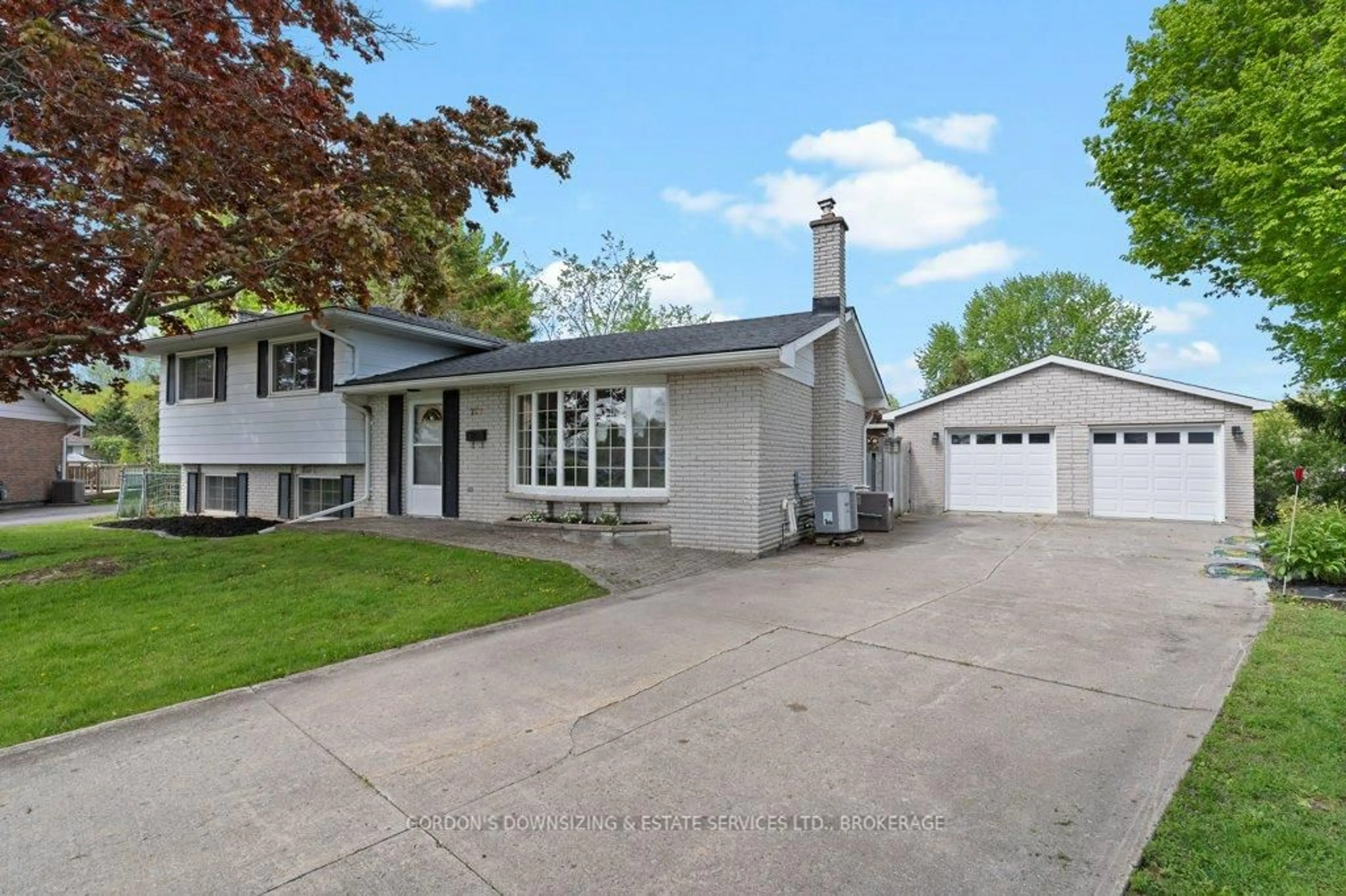 Home with vinyl exterior material, street for 757 Louis Crt, Kingston Ontario K7M 6E9