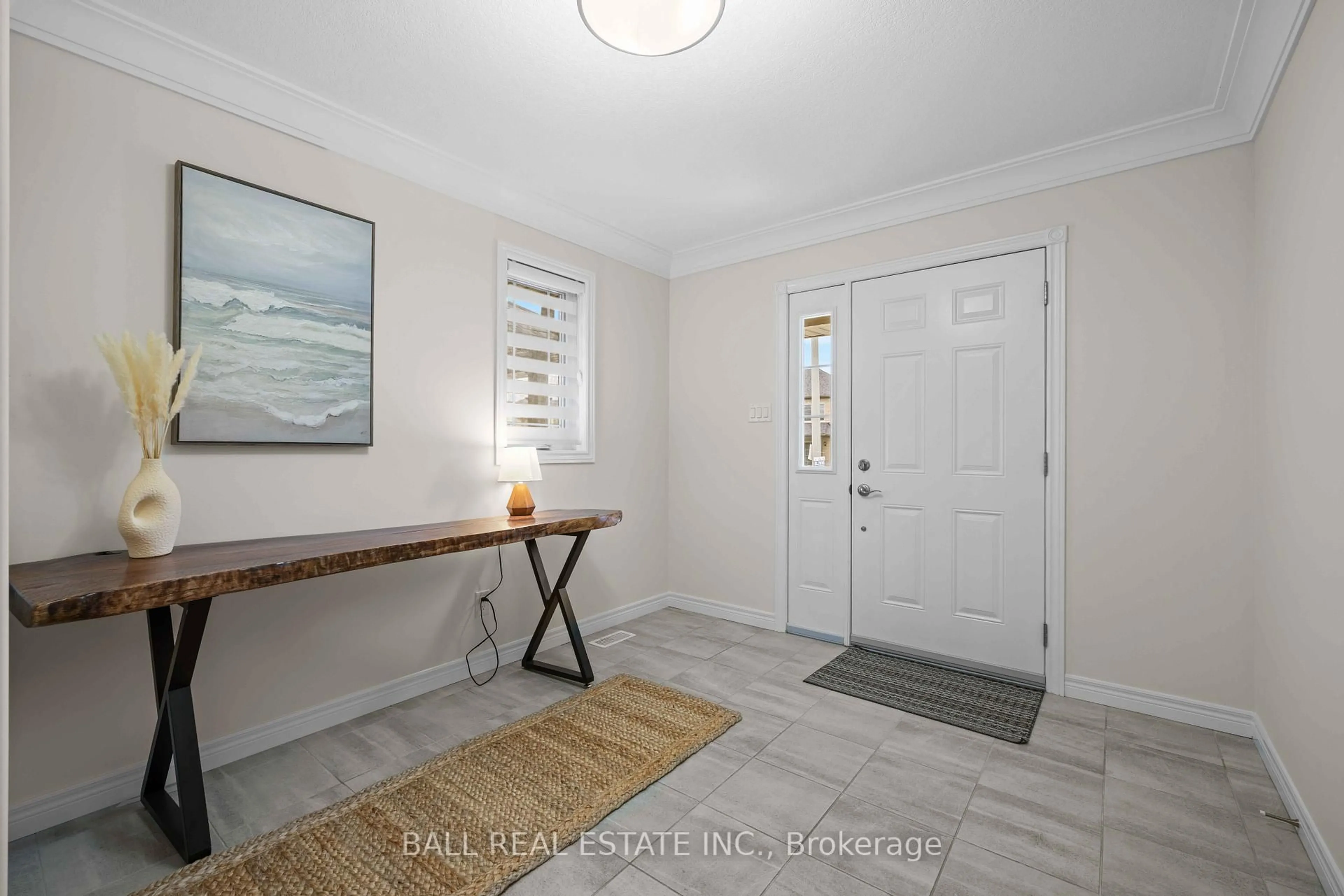 Indoor entryway for 214 O'Neil St, Peterborough North Ontario K9K 0H5