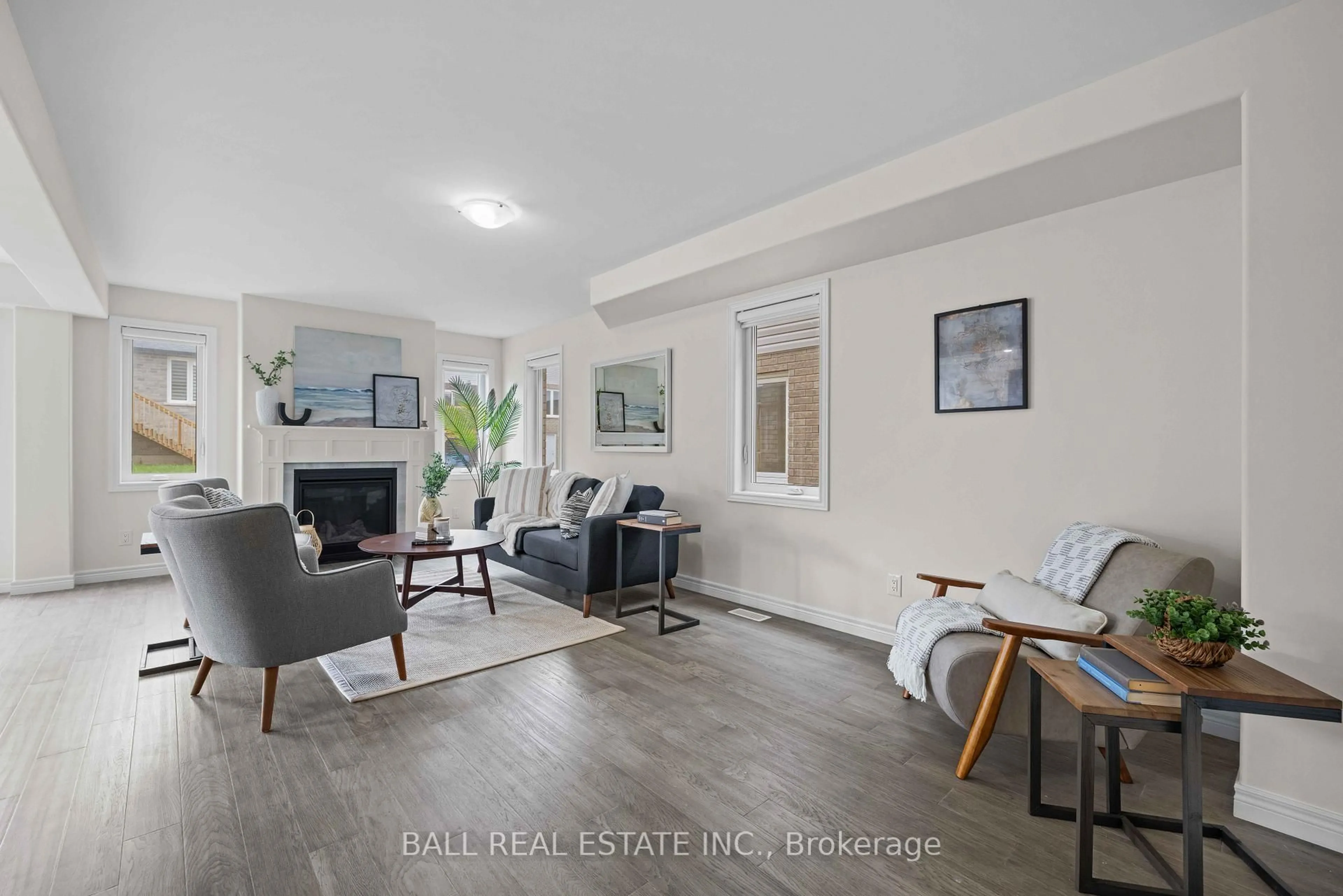 Living room with furniture, unknown for 214 O'Neil St, Peterborough North Ontario K9K 0H5