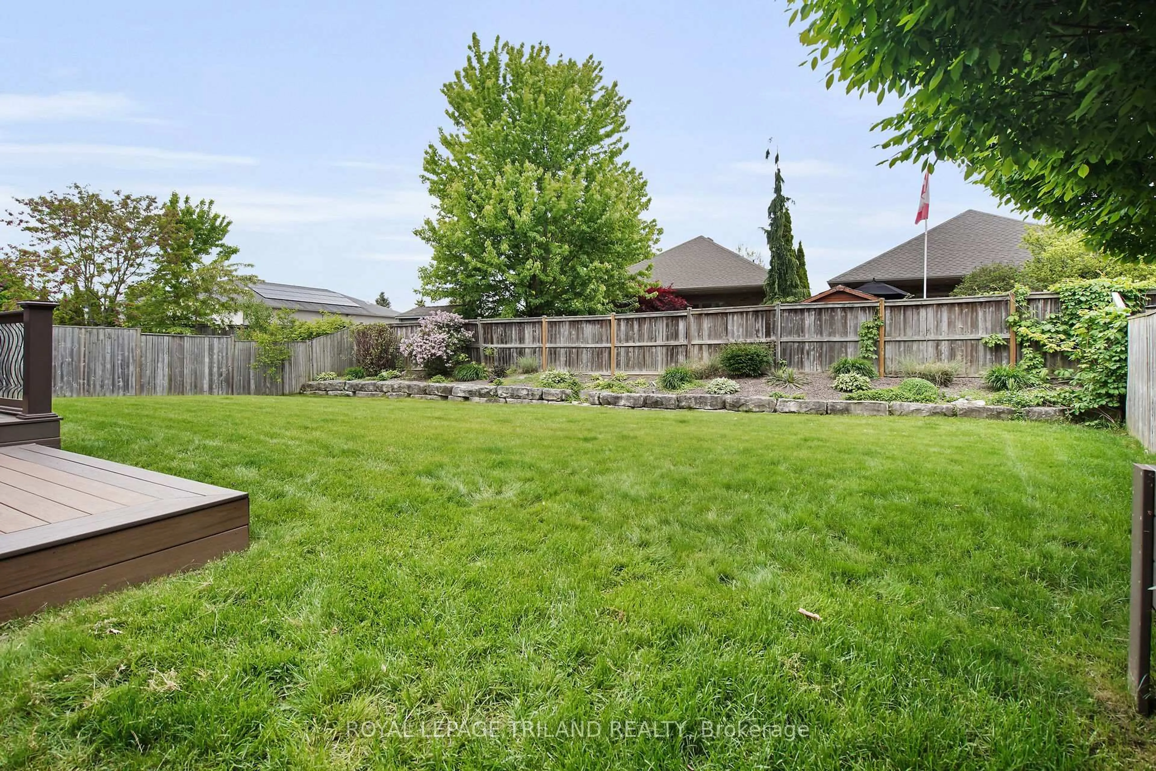 Patio, unknown for 30 Willard Cres, Middlesex Centre Ontario N0L 1R0