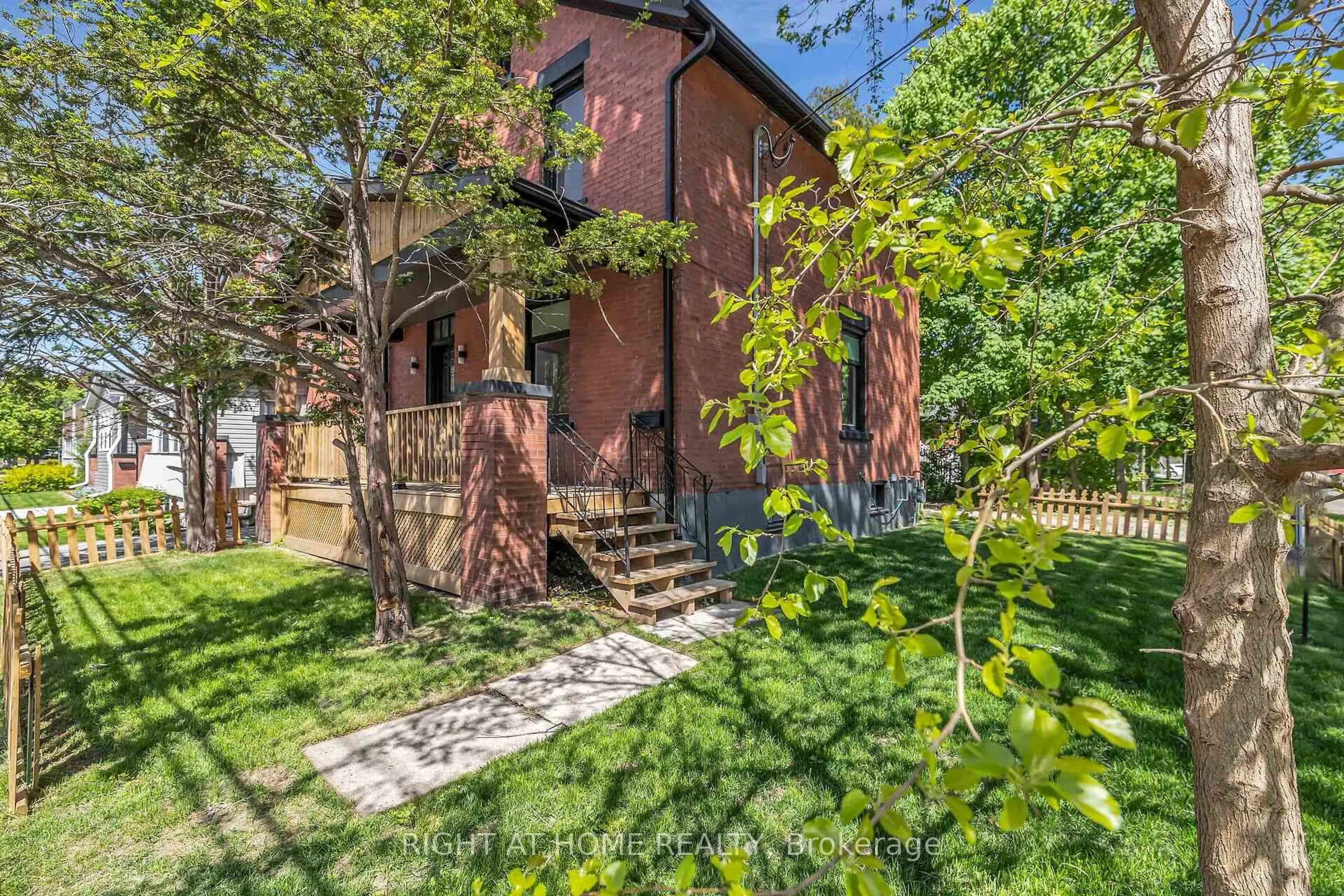 Unknown for 36 Surrey St, Guelph Ontario N1H 3R4