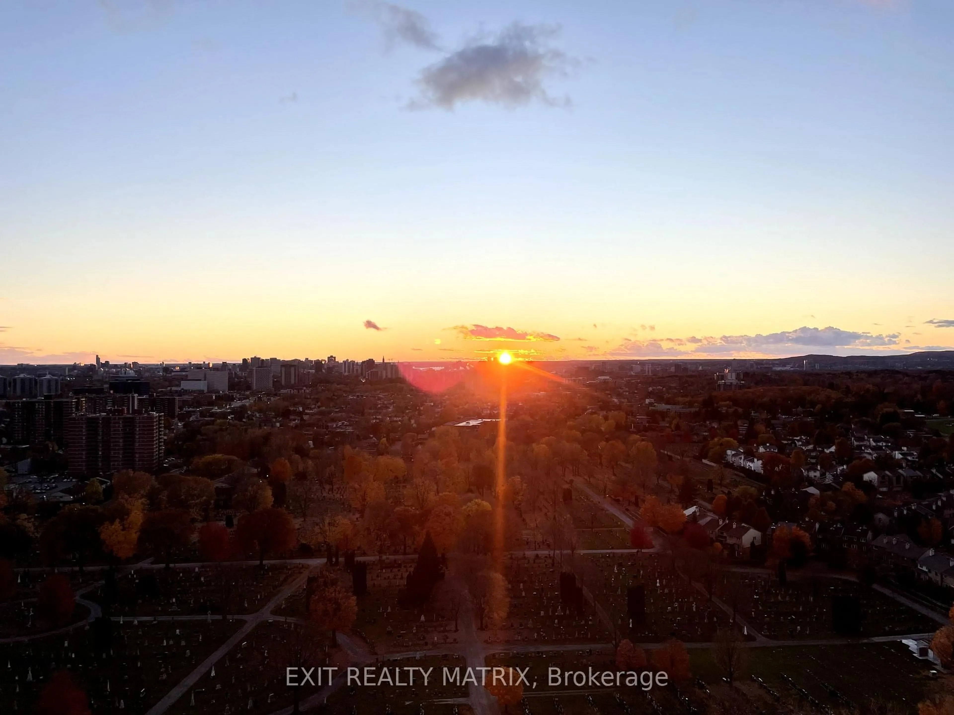 A pic from outside/outdoor area/front of a property/back of a property/a pic from drone, city buildings view from balcony for 515 St Laurent Blvd #2408, Ottawa Ontario K1K 3X5