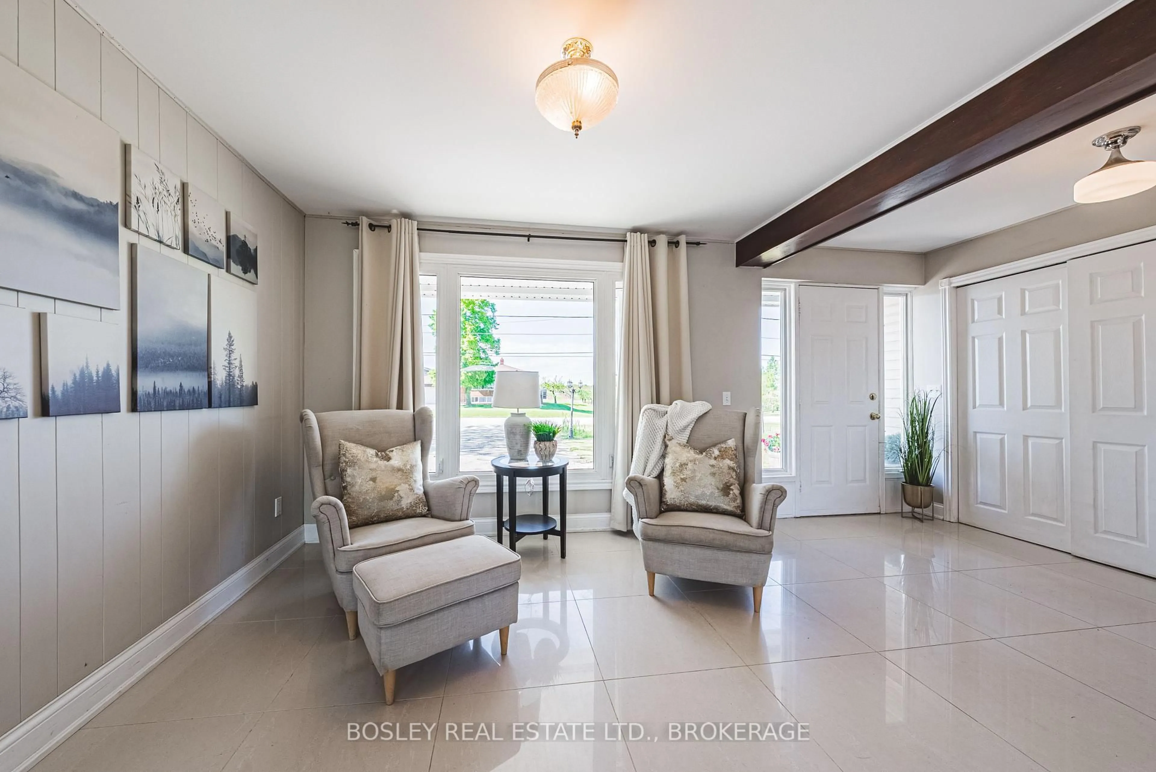Indoor entryway for 5272 Greenlane Rd, Lincoln Ontario L3J 1R6