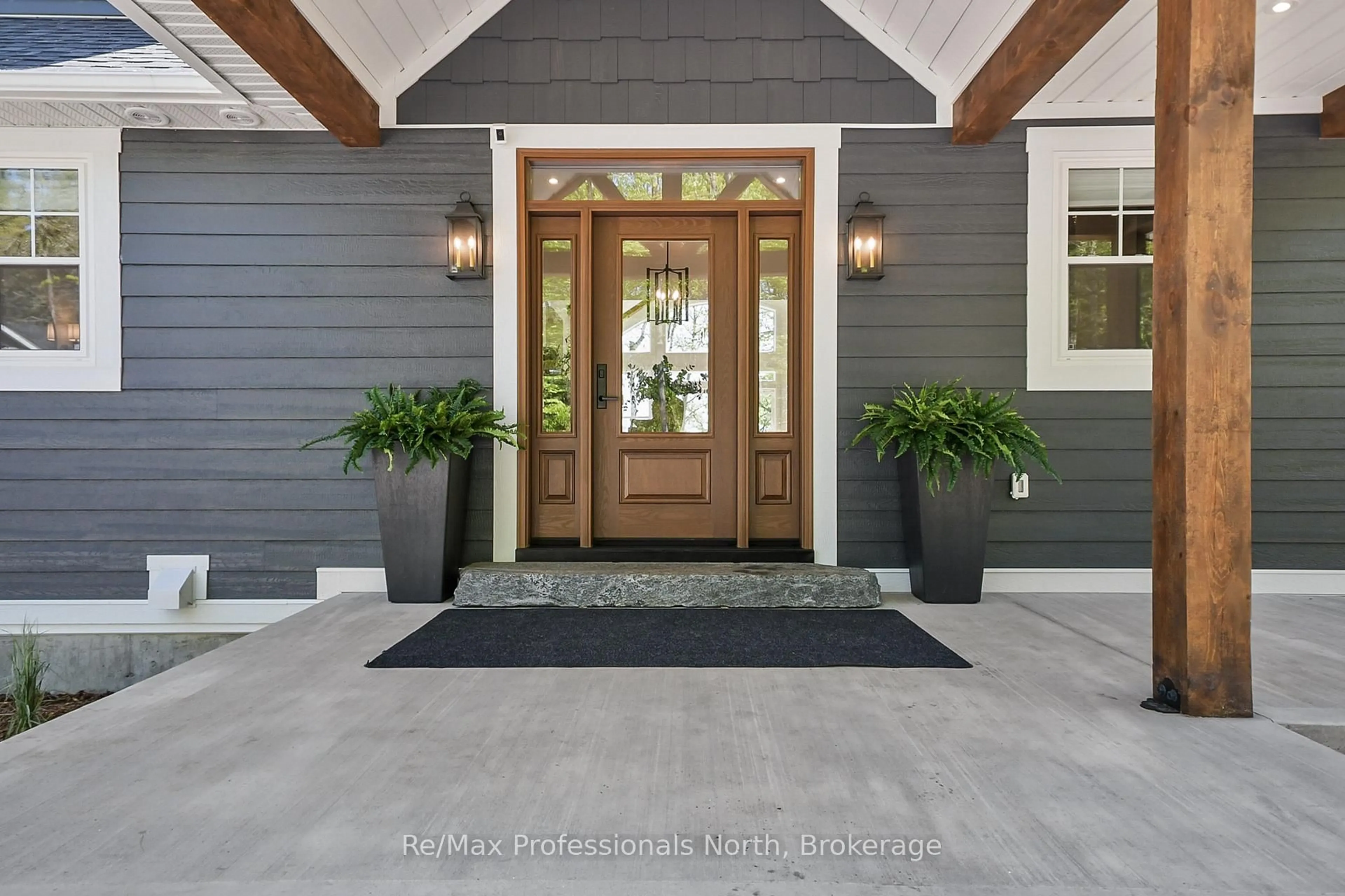 Indoor entryway for 103 Pen Lake Point Rd, Huntsville Ontario P1H 1A9