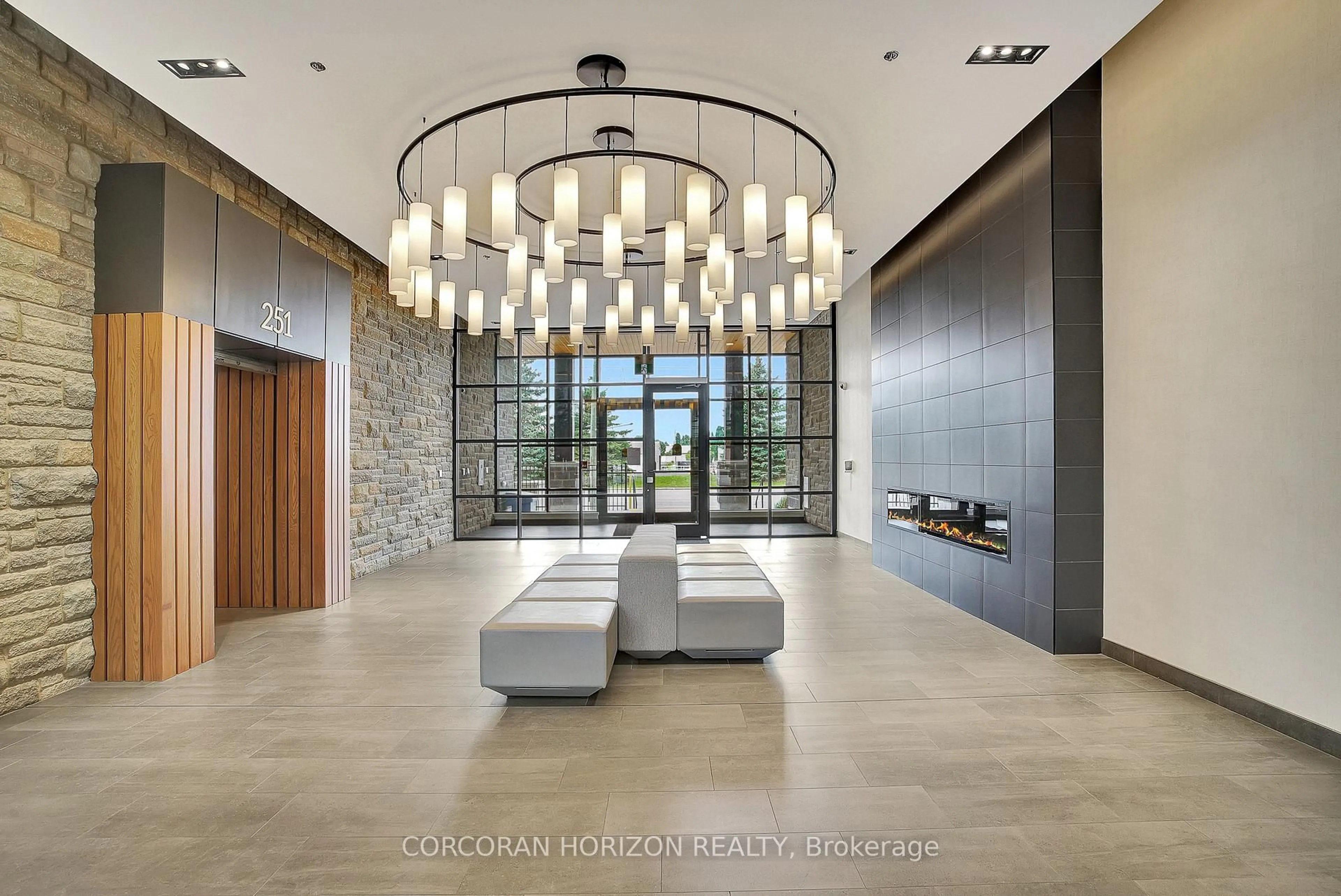 Indoor foyer for 255 Northfield Dr #209, Waterloo Ontario N2J 4G8