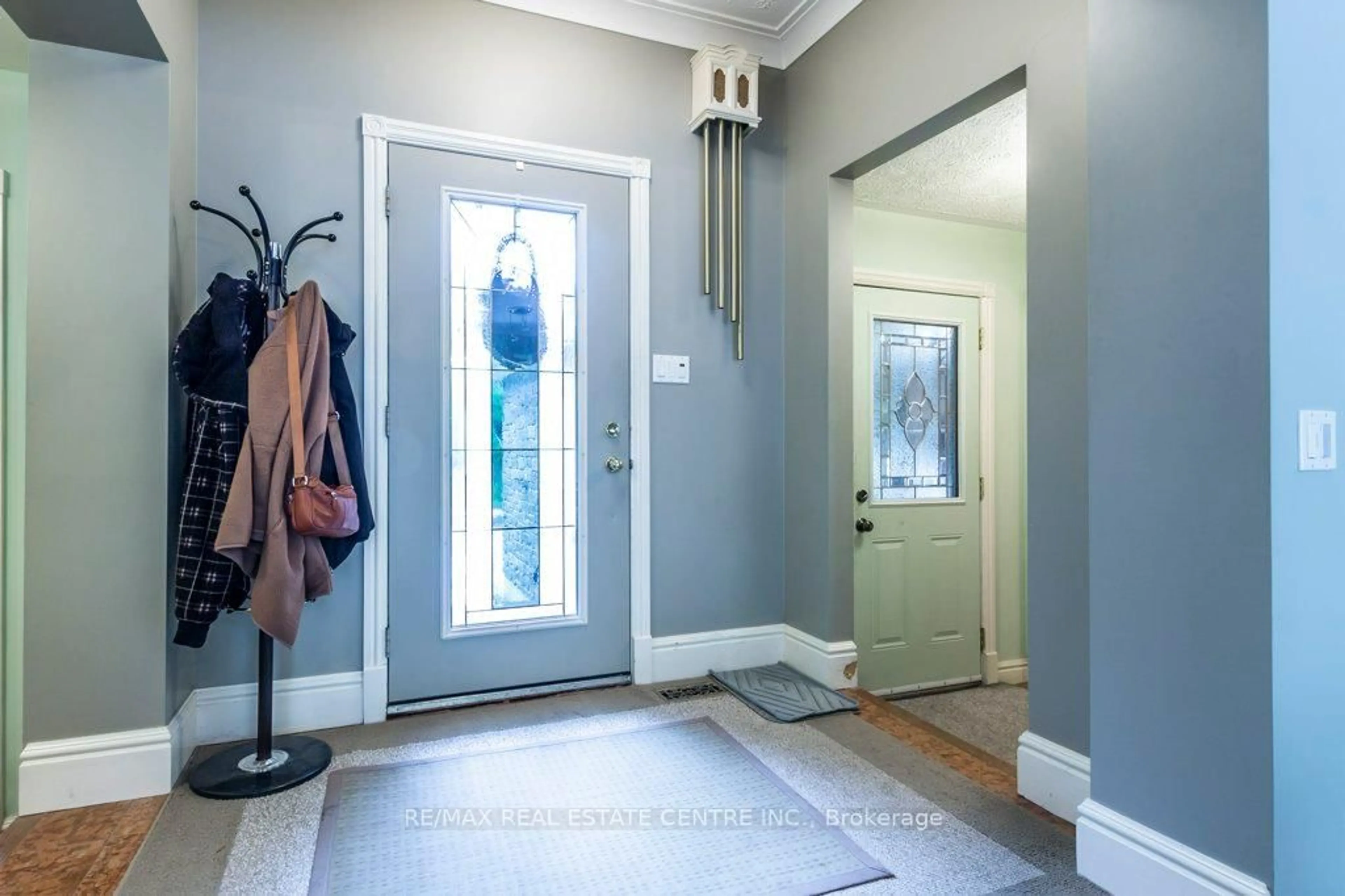 Indoor entryway for 34 Nimmo St, Brant Ontario N3L 2H9