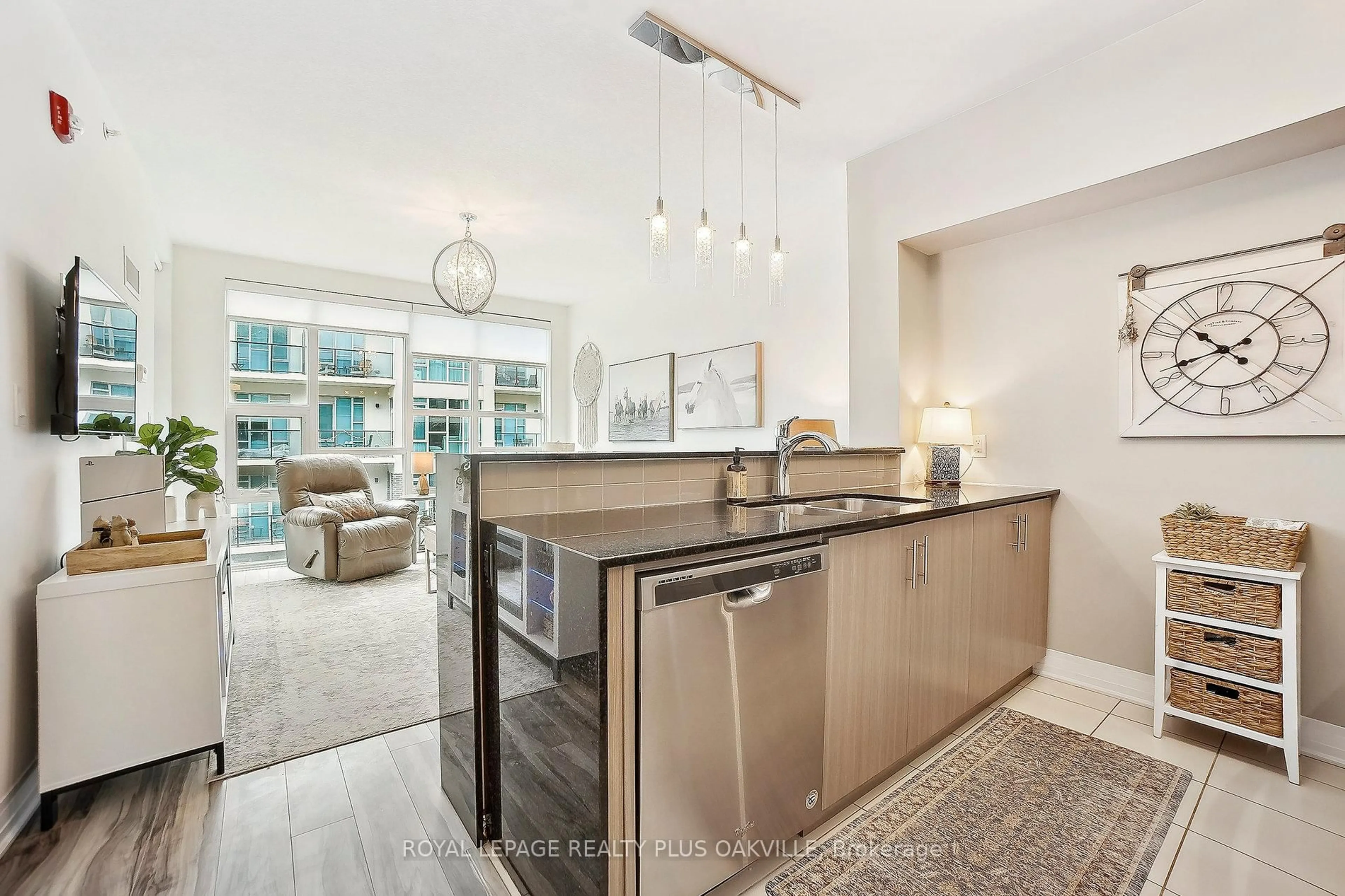 Open concept kitchen, unknown for 10 Concord Pl #412, Grimsby Ontario L3M 0G6