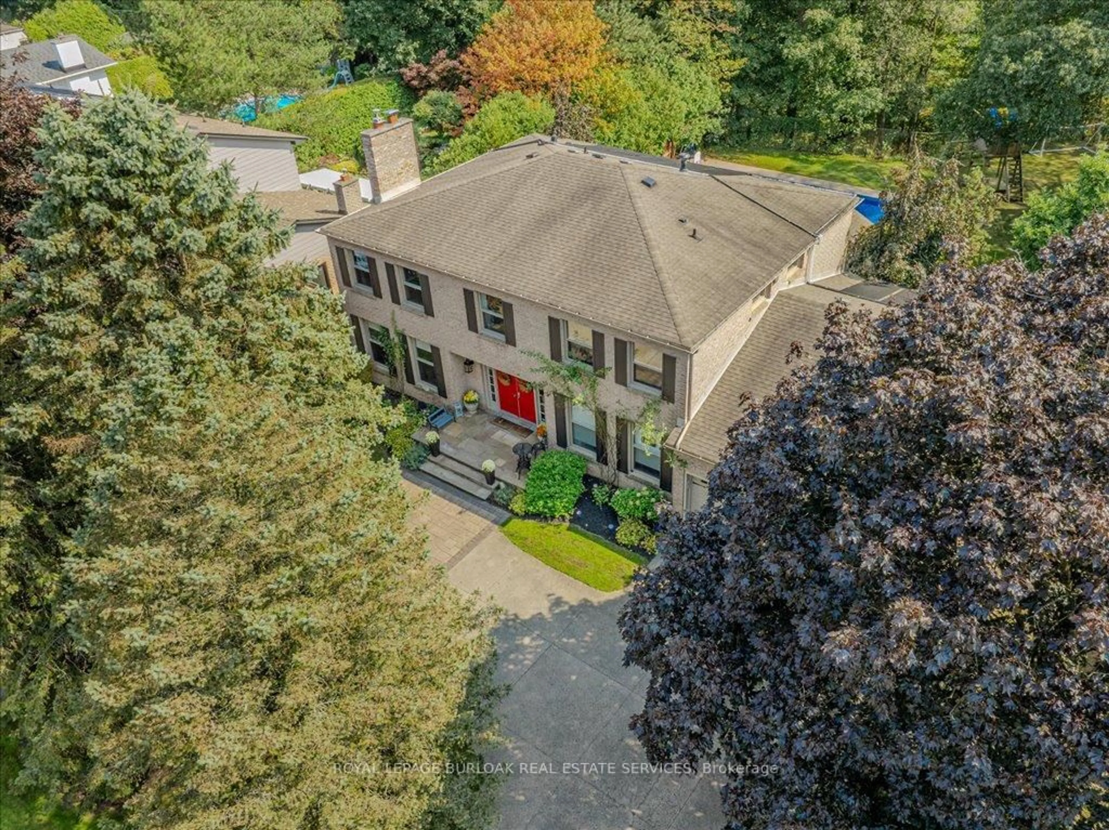 A pic from outside/outdoor area/front of a property/back of a property/a pic from drone, street for 11 Robinhood Dr, Hamilton Ontario L9H 4G2