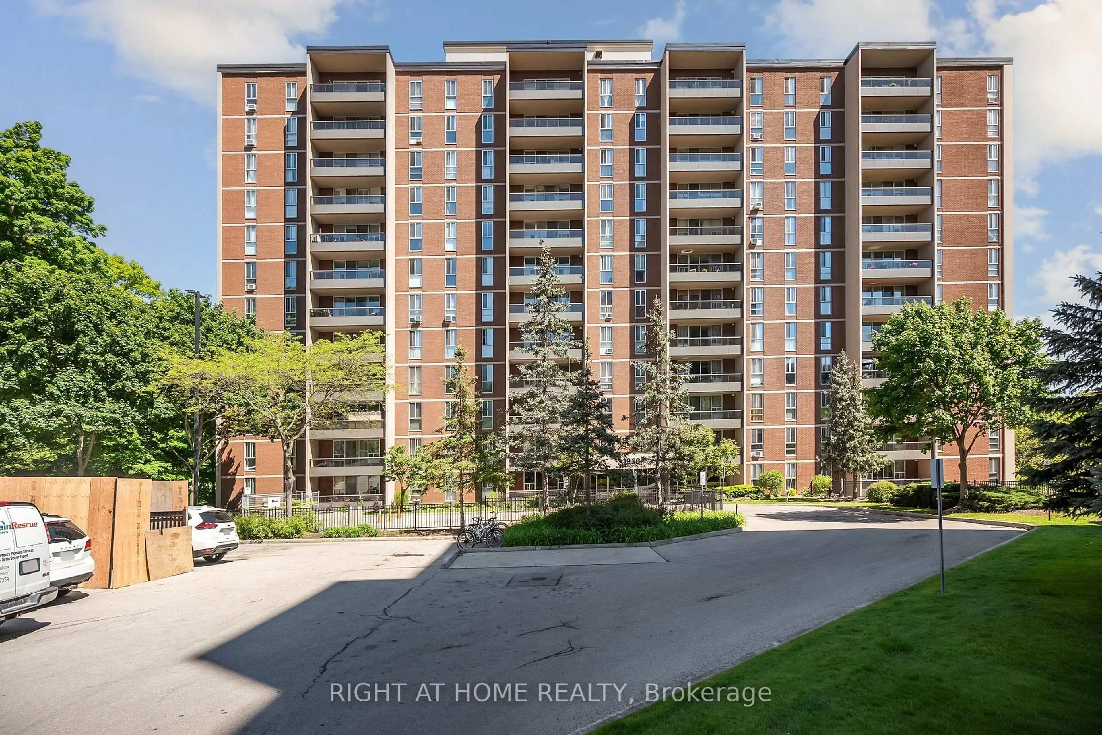 A pic from outside/outdoor area/front of a property/back of a property/a pic from drone, unknown for 1968 Main St #1004, Hamilton Ontario L8S 1J7
