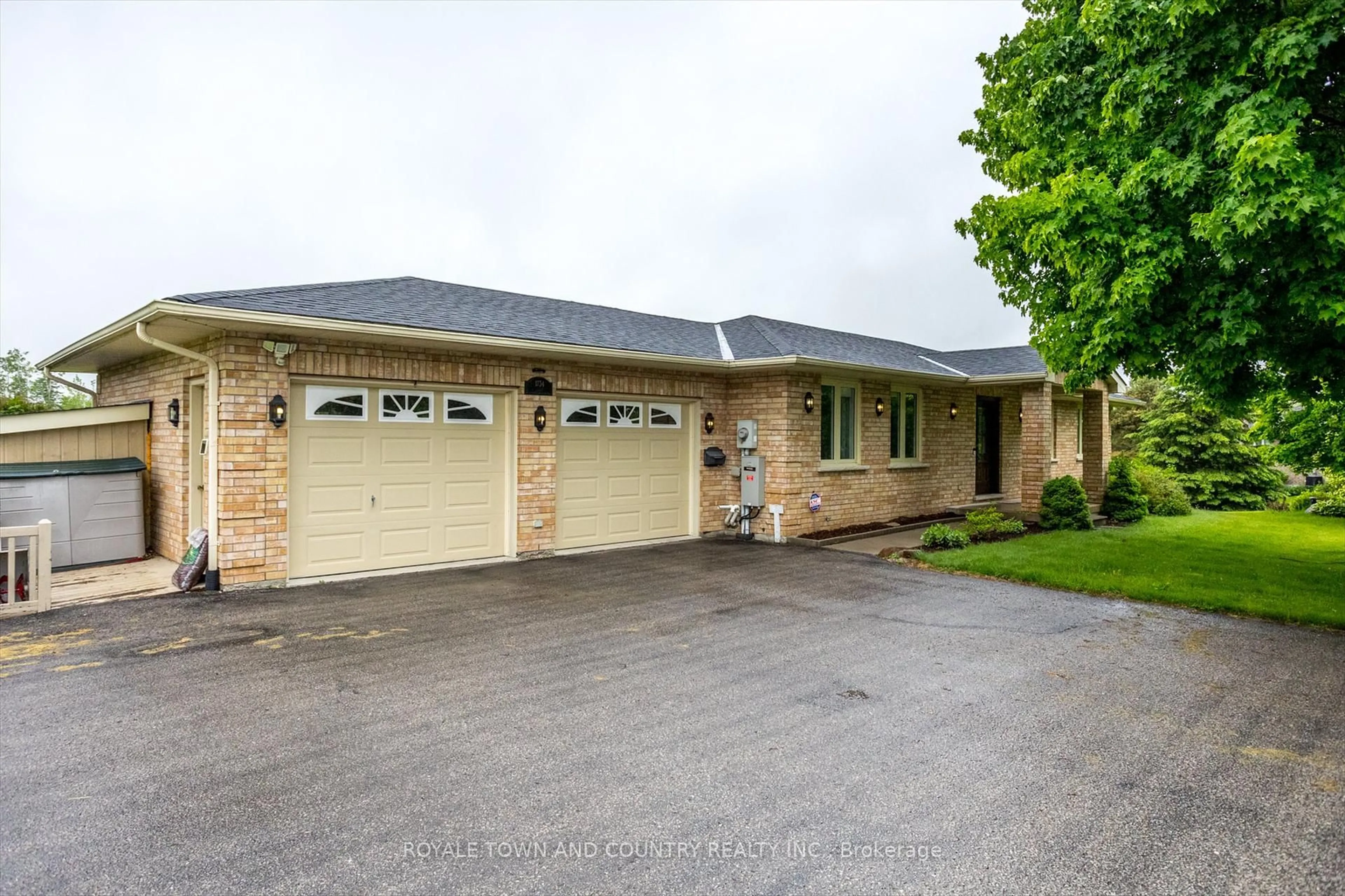 Home with brick exterior material, street for 1734 Barton Dr, Selwyn Ontario K0L 2H0