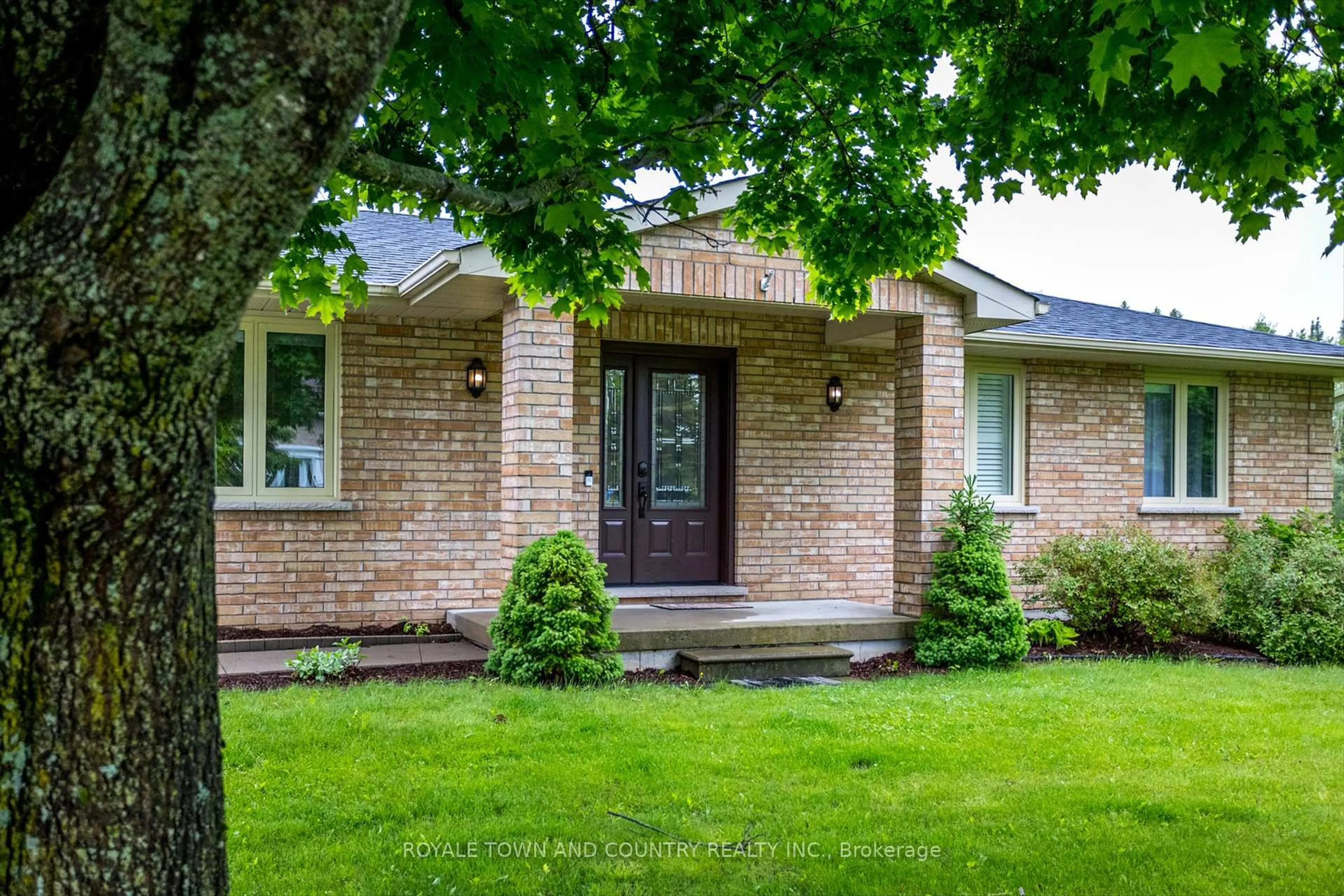 Home with brick exterior material, street for 1734 Barton Dr, Selwyn Ontario K0L 2H0