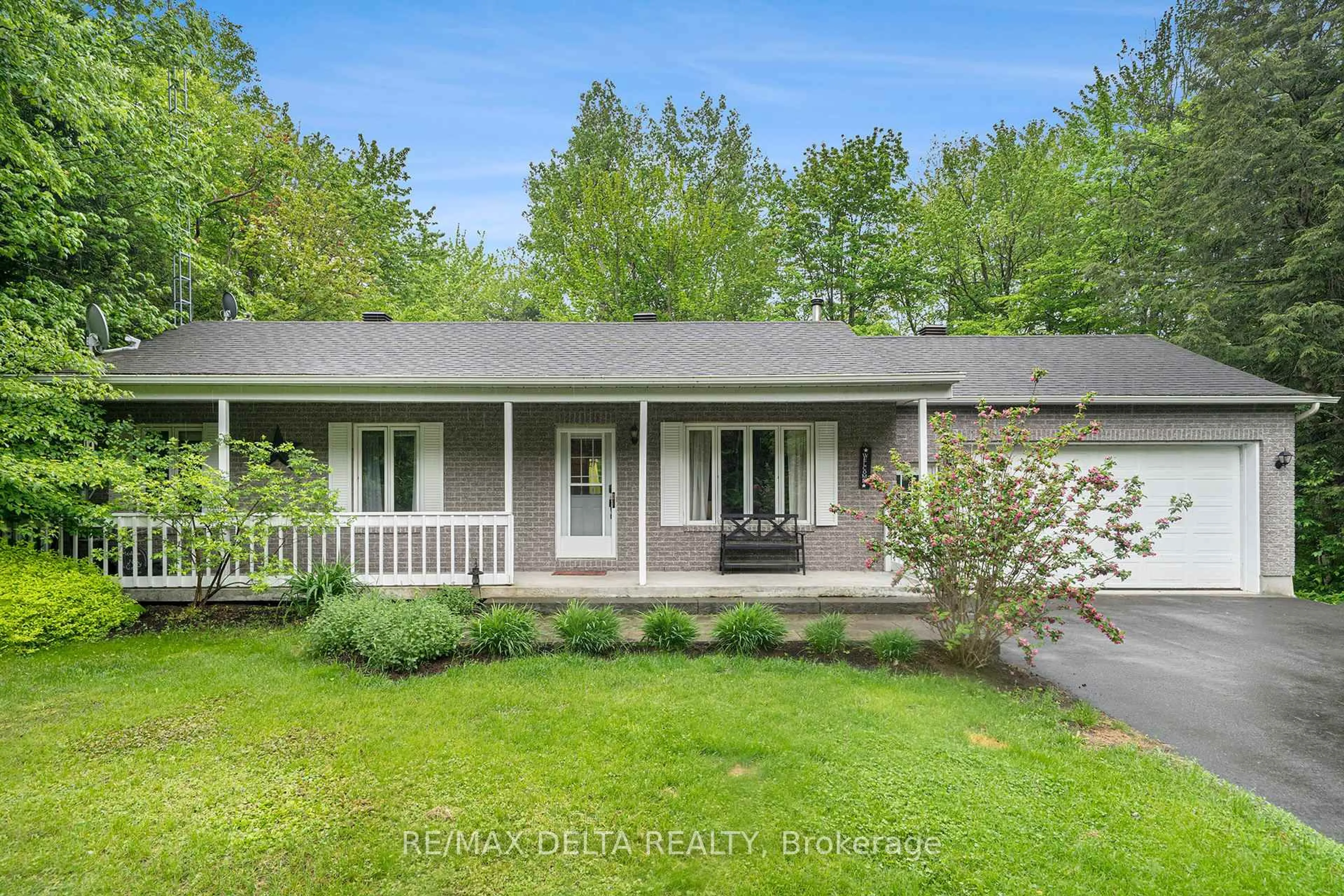 A pic from outside/outdoor area/front of a property/back of a property/a pic from drone, unknown for 176 Con 5 Plantagenet Rd, Alfred and Plantagenet Ontario K0B 1L0