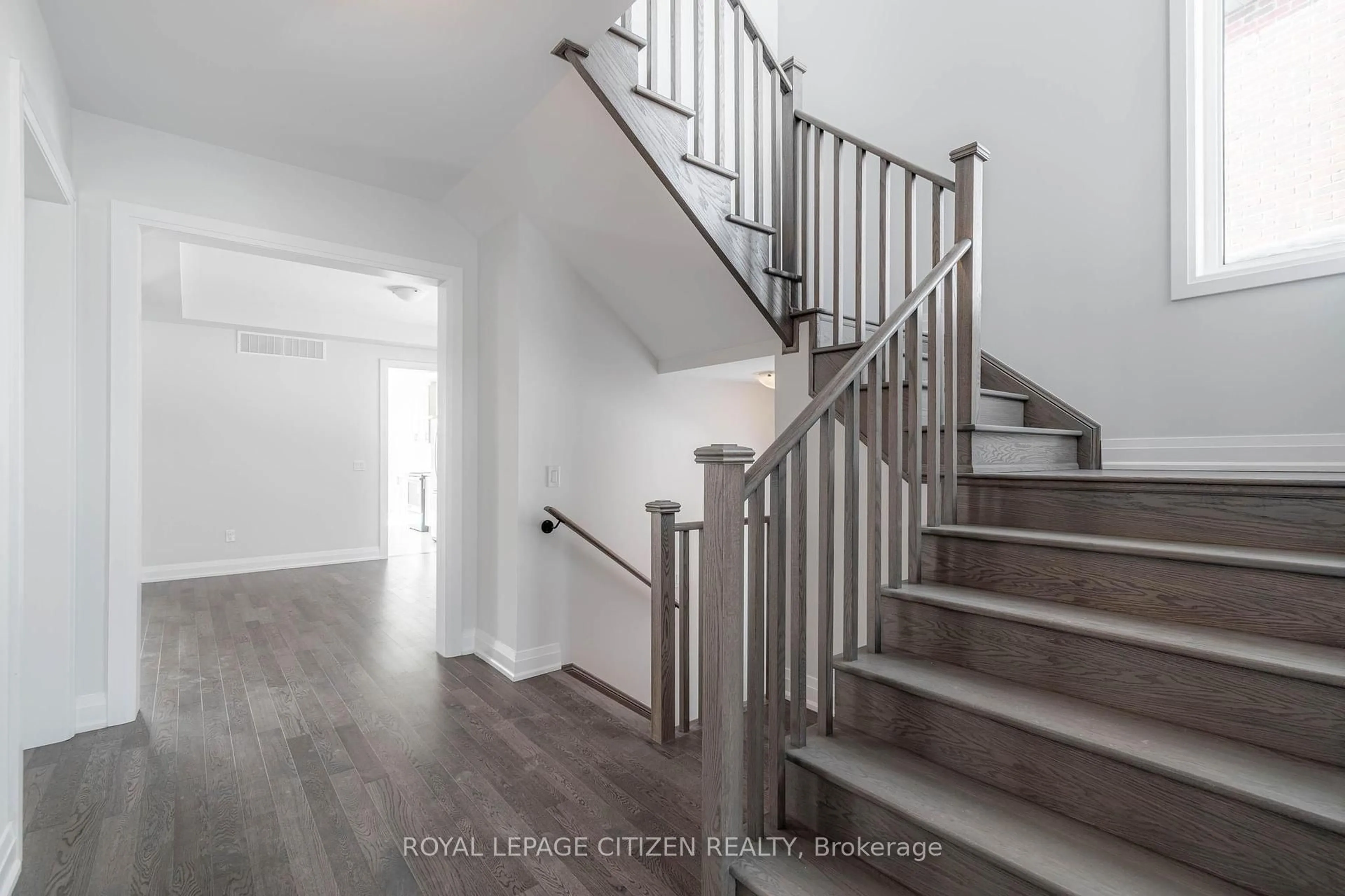 Stairs for 31 Harding Crt, Woodstock Ontario N4T 0P8