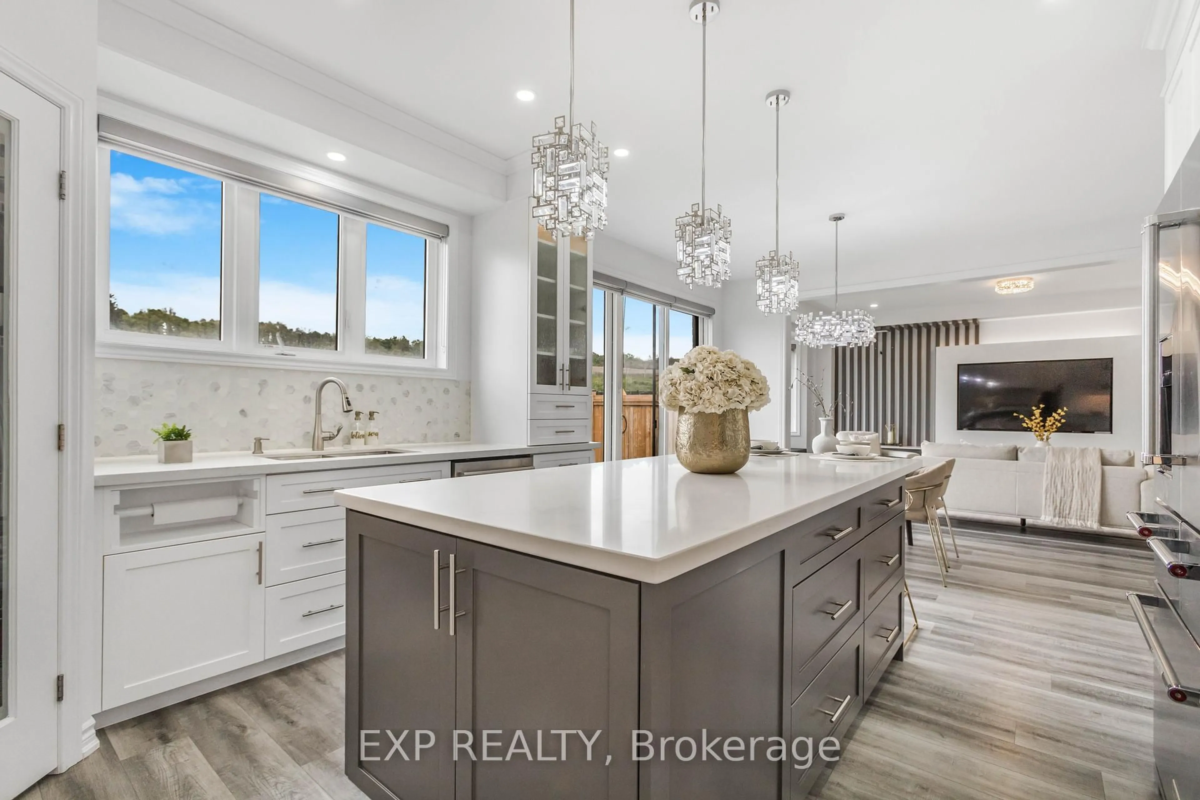 Open concept kitchen, ceramic/tile floor for 4000 Highland Park Dr, Lincoln Ontario L3J 0T1