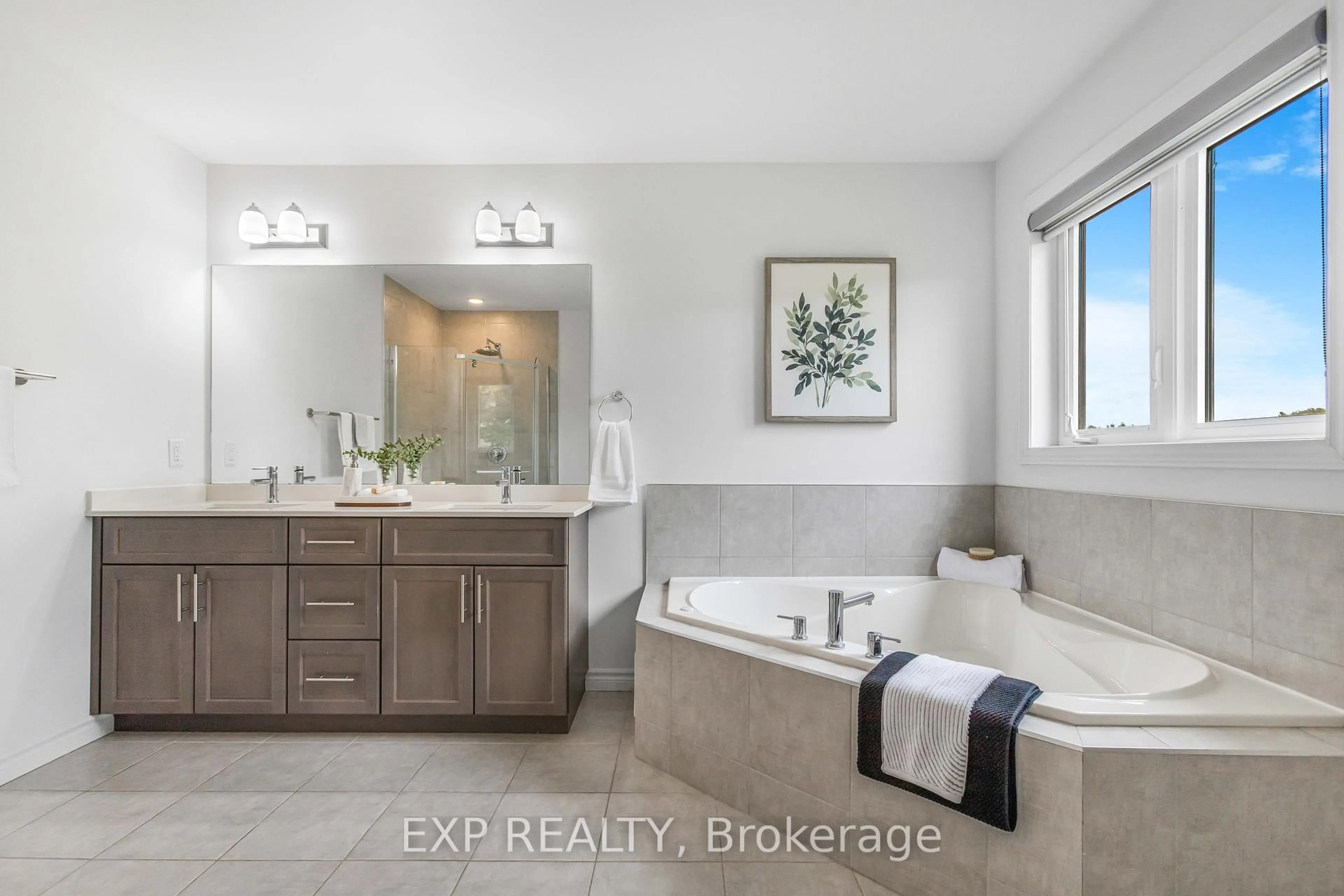 Contemporary bathroom, ceramic/tile floor for 4000 Highland Park Dr, Lincoln Ontario L3J 0T1