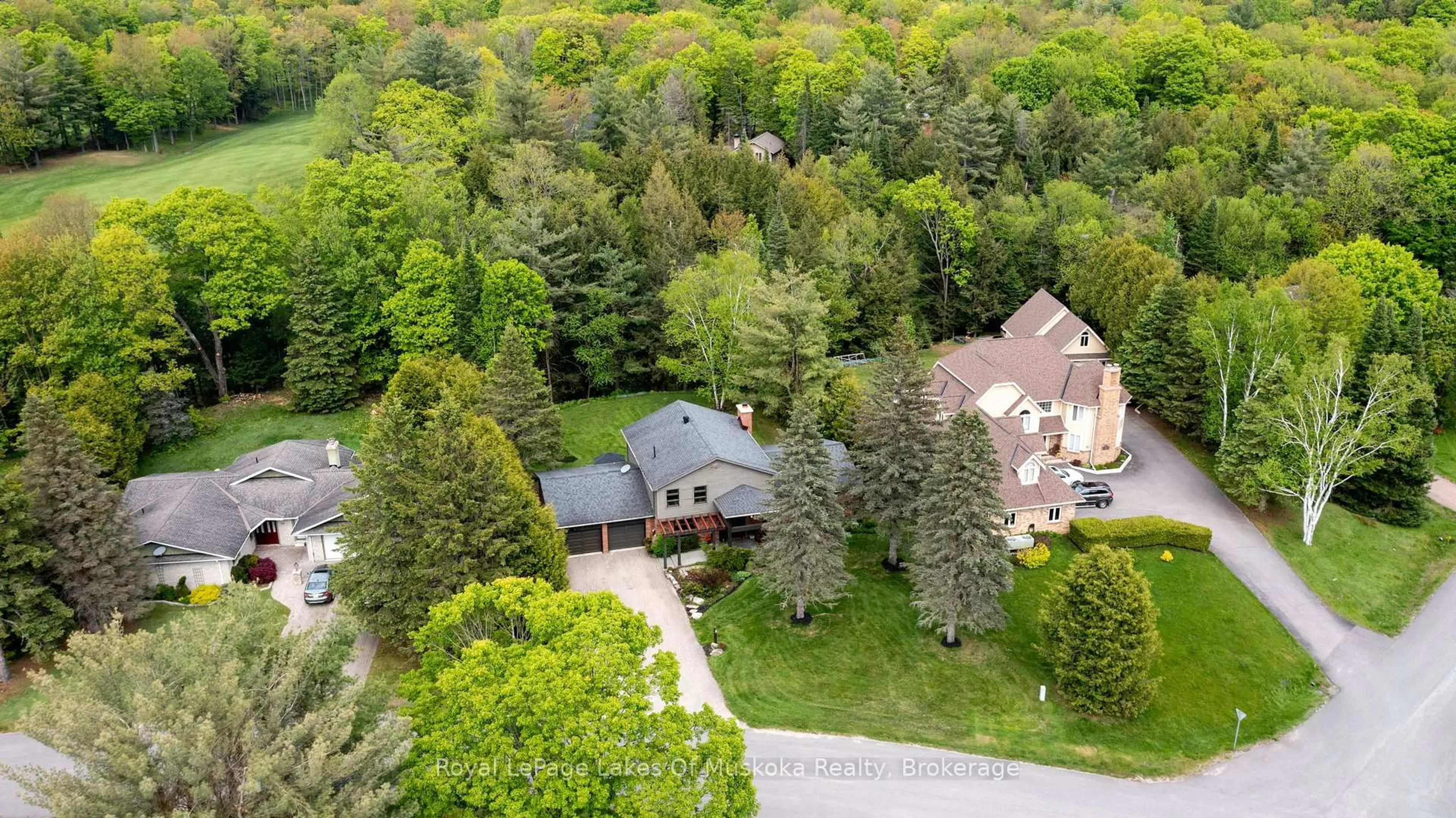 A pic from outside/outdoor area/front of a property/back of a property/a pic from drone, street for 31 Curling Rd, Bracebridge Ontario P1L 1M6