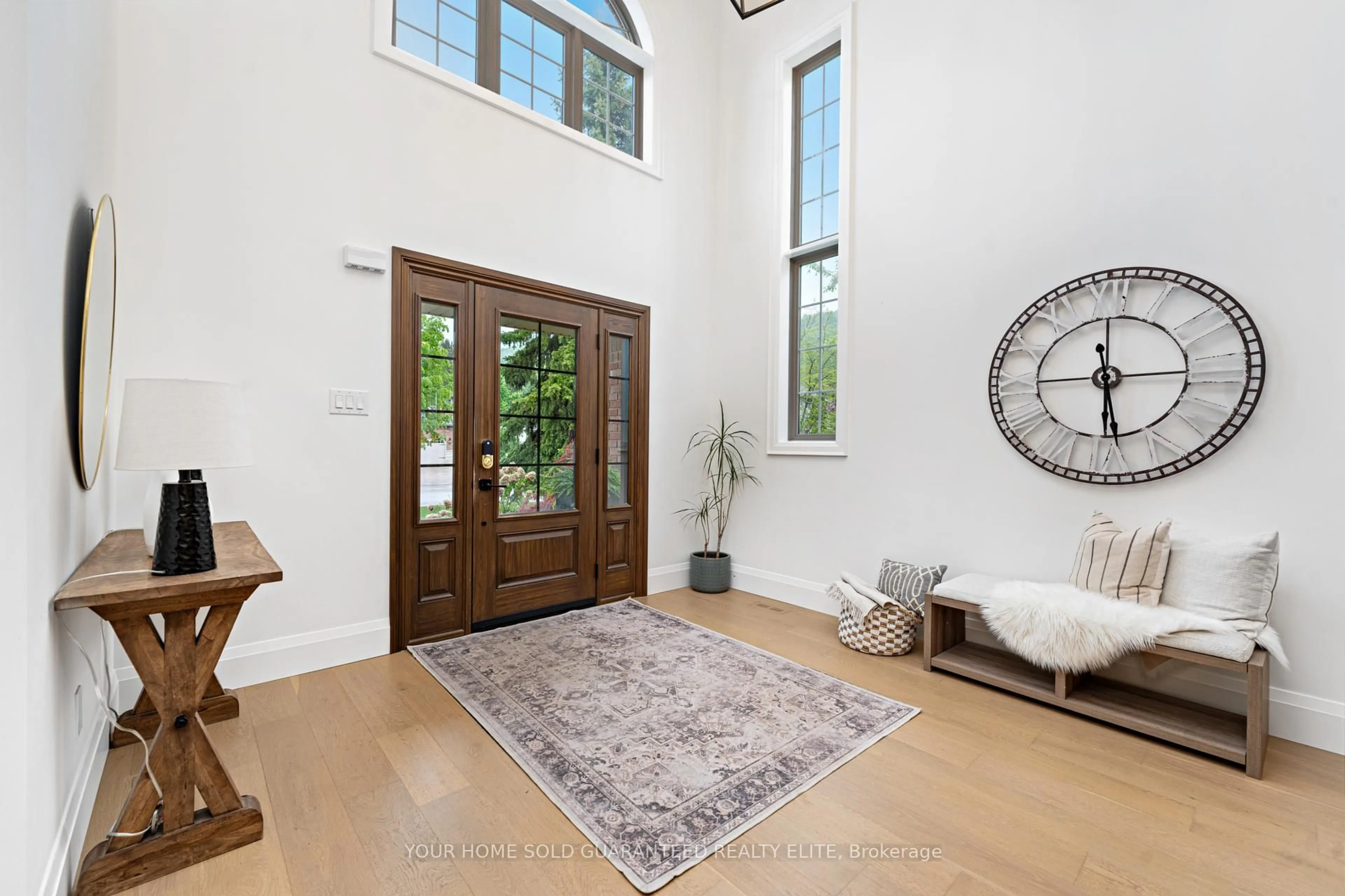 Indoor entryway for 36 Elgin St, Grimsby Ontario L3M 1C6