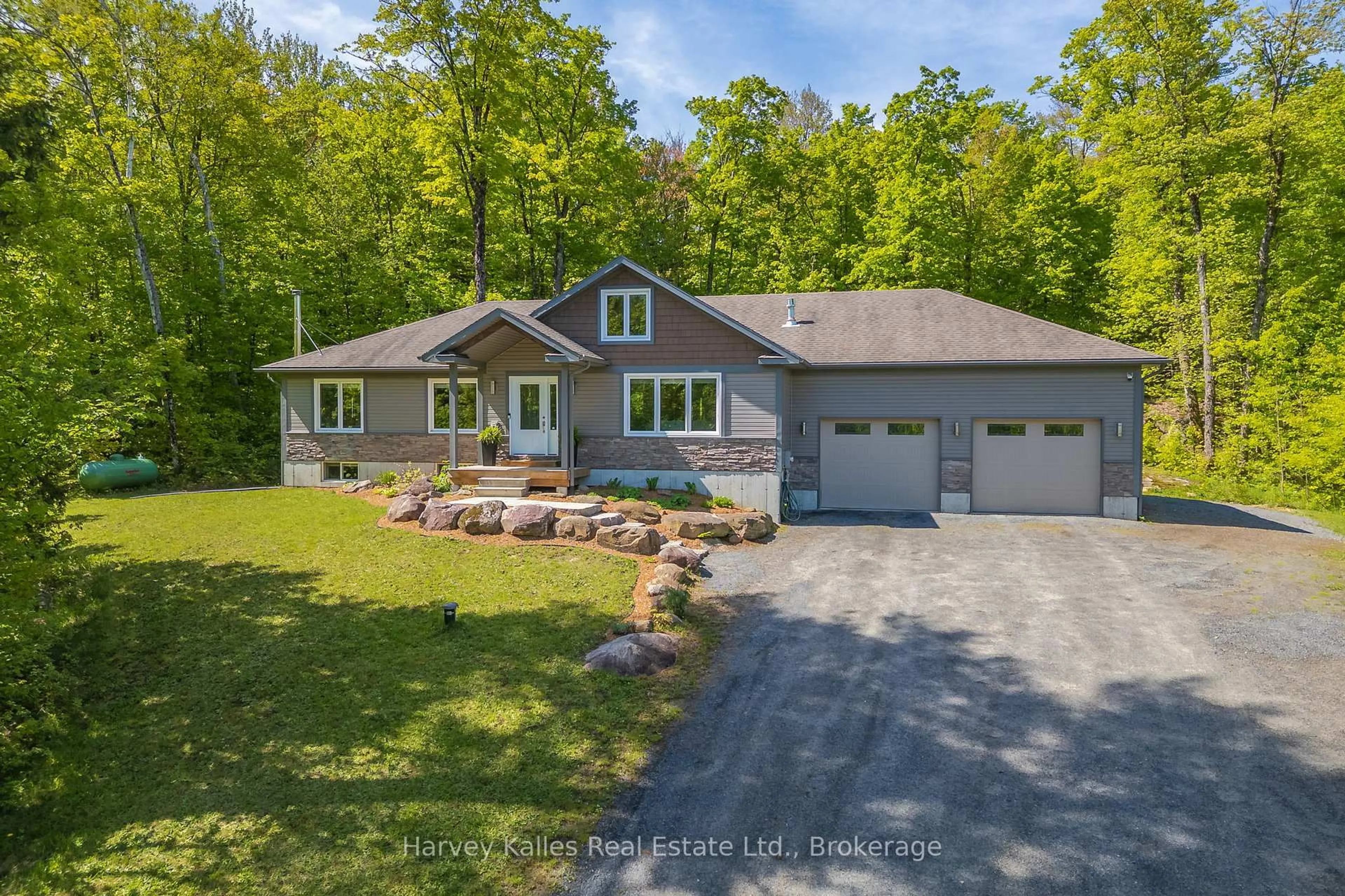 A pic from outside/outdoor area/front of a property/back of a property/a pic from drone, unknown for 142 Allensville Rd, Huntsville Ontario P0B 1M0
