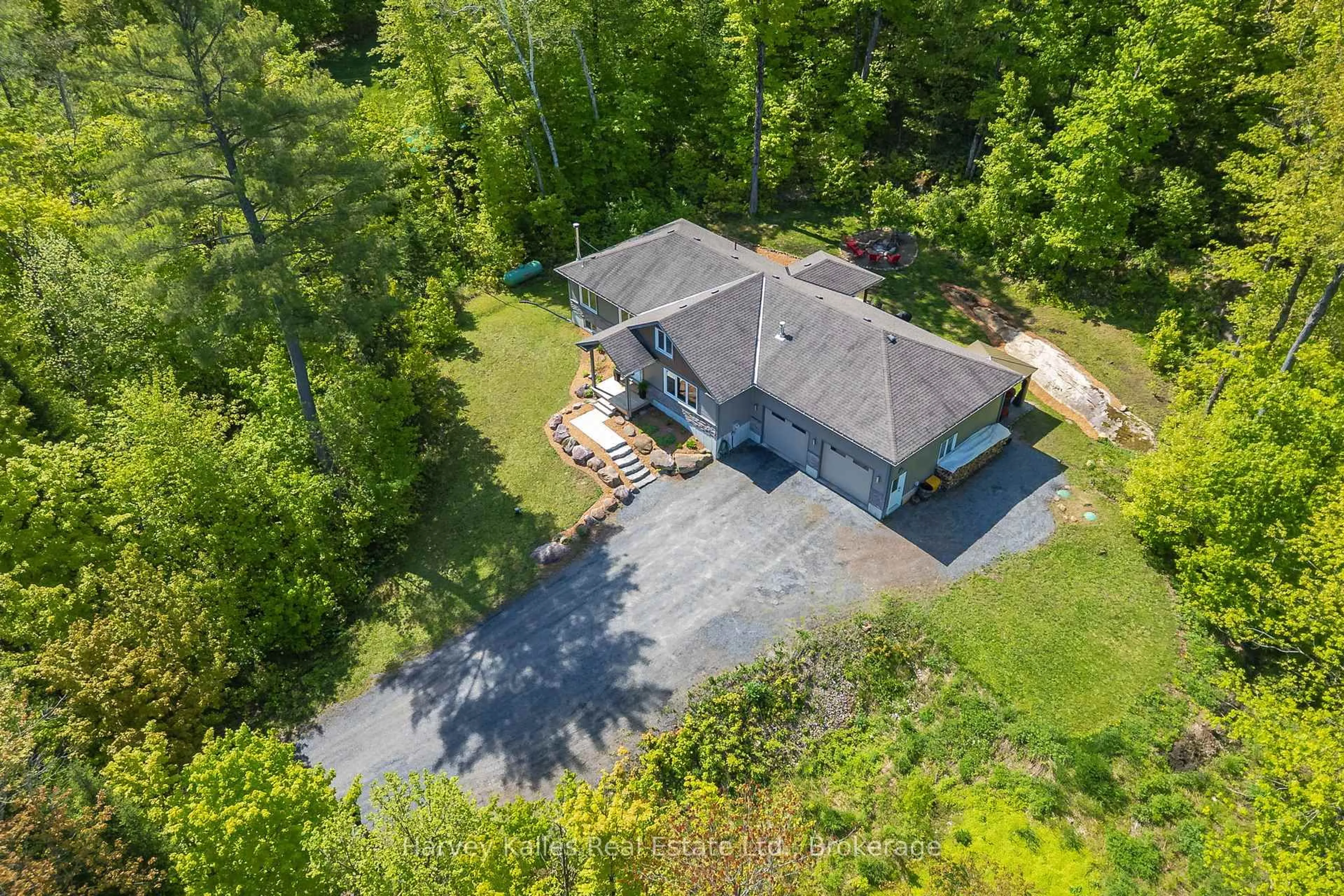 A pic from outside/outdoor area/front of a property/back of a property/a pic from drone, unknown for 142 Allensville Rd, Huntsville Ontario P0B 1M0