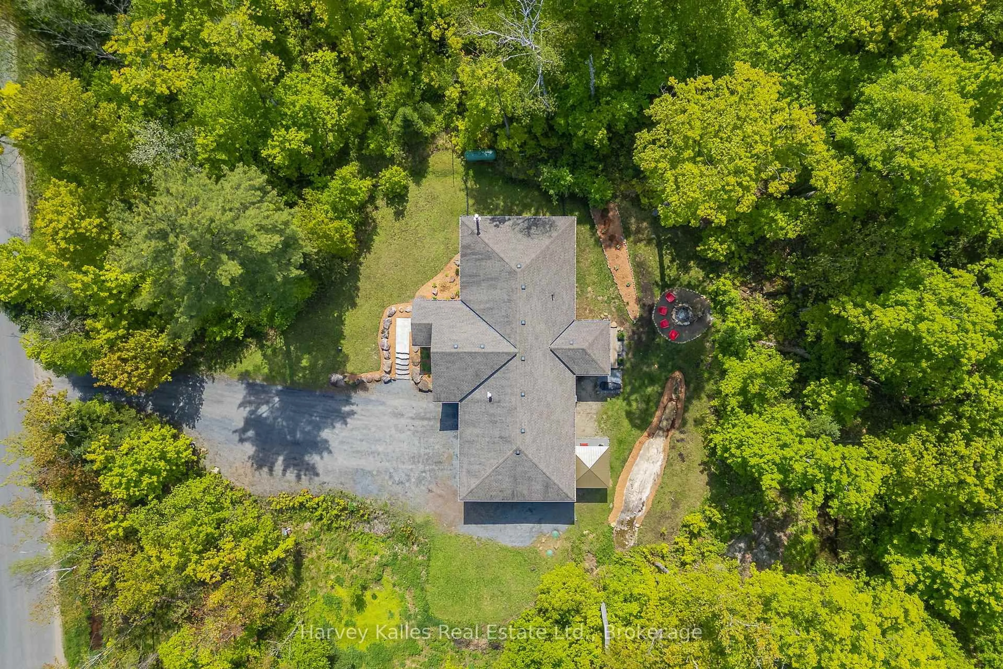 A pic from outside/outdoor area/front of a property/back of a property/a pic from drone, unknown for 142 Allensville Rd, Huntsville Ontario P0B 1M0