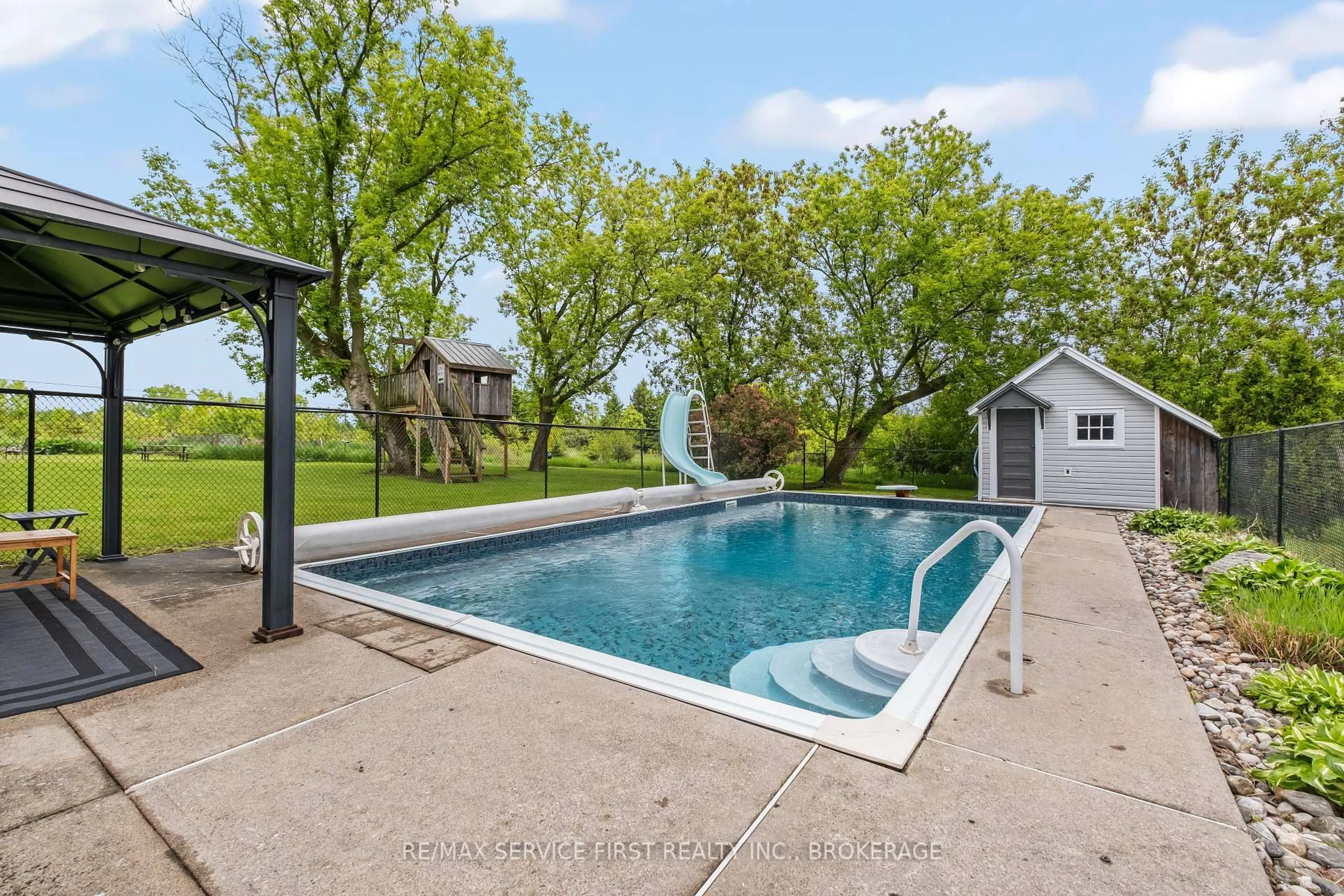 Pool for 3674 Princess St, Kingston Ontario K7L 4V2