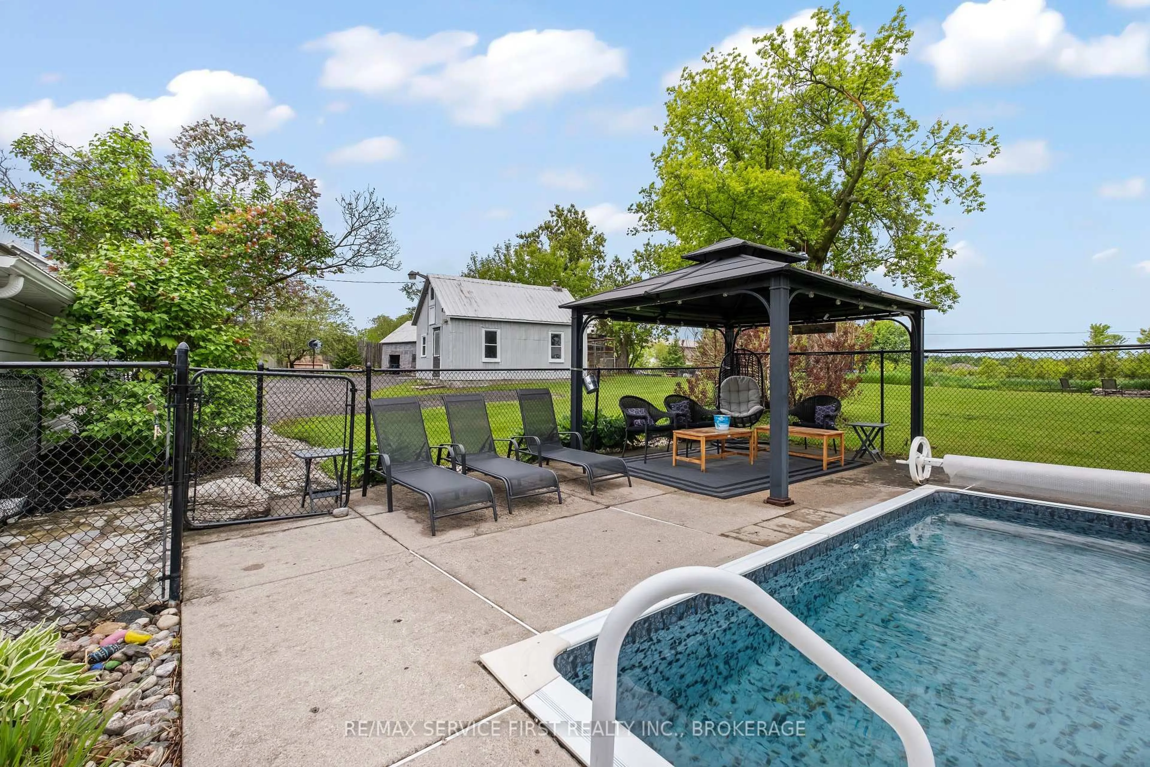 Pool for 3674 Princess St, Kingston Ontario K7L 4V2