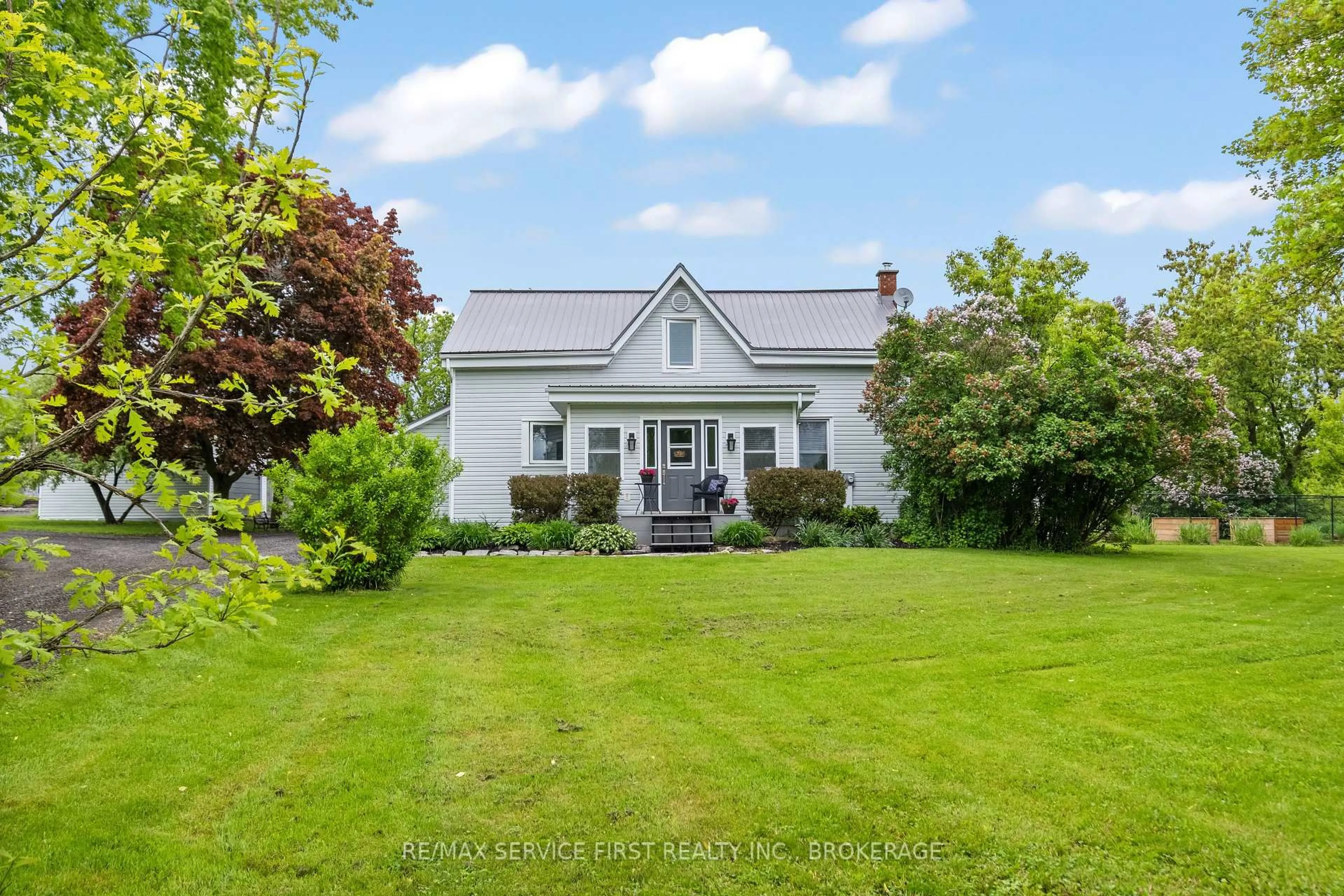 A pic from outside/outdoor area/front of a property/back of a property/a pic from drone, street for 3674 Princess St, Kingston Ontario K7L 4V2