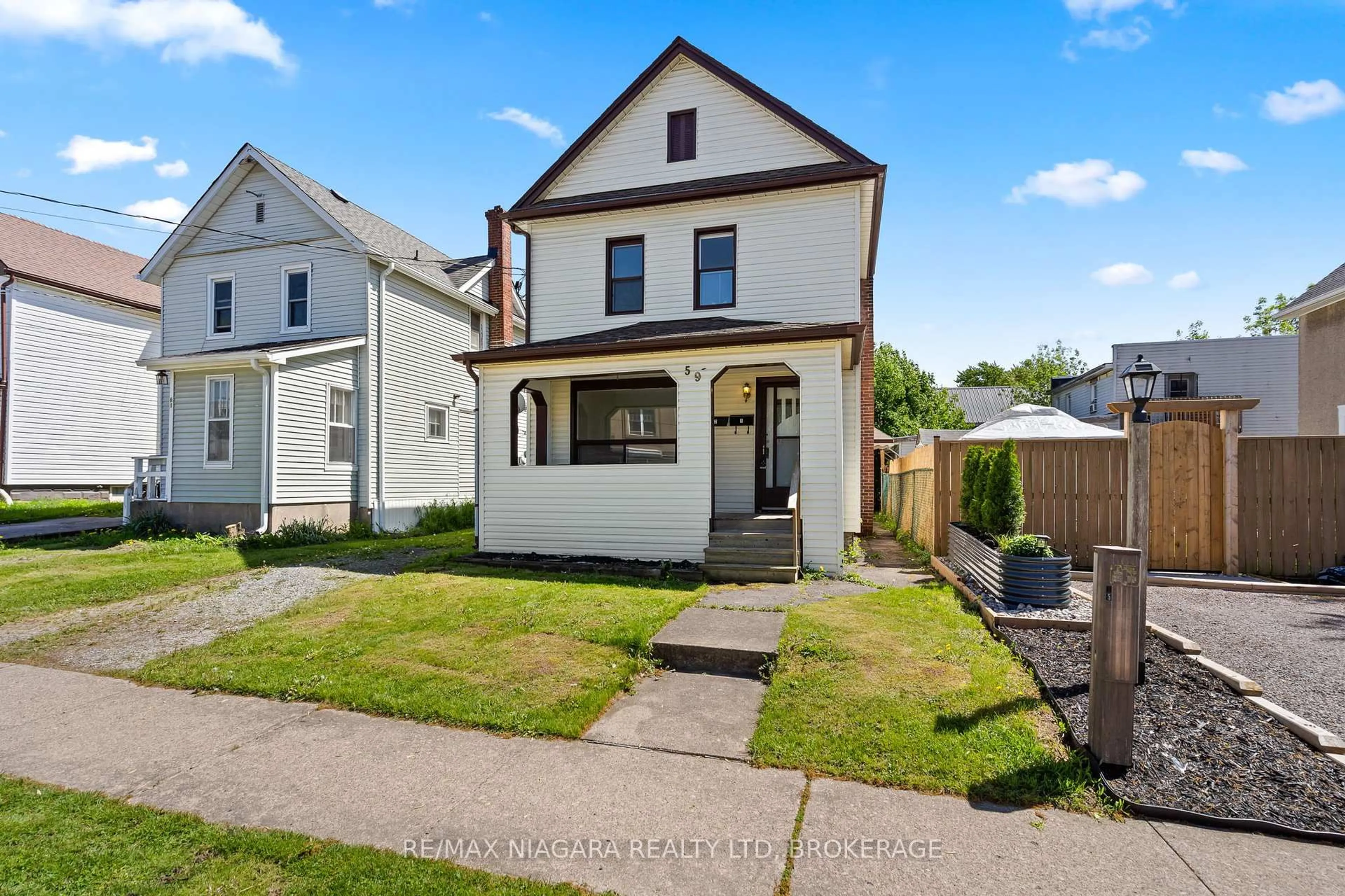 A pic from outside/outdoor area/front of a property/back of a property/a pic from drone, street for 59 Asher St, Welland Ontario L3B 4J2