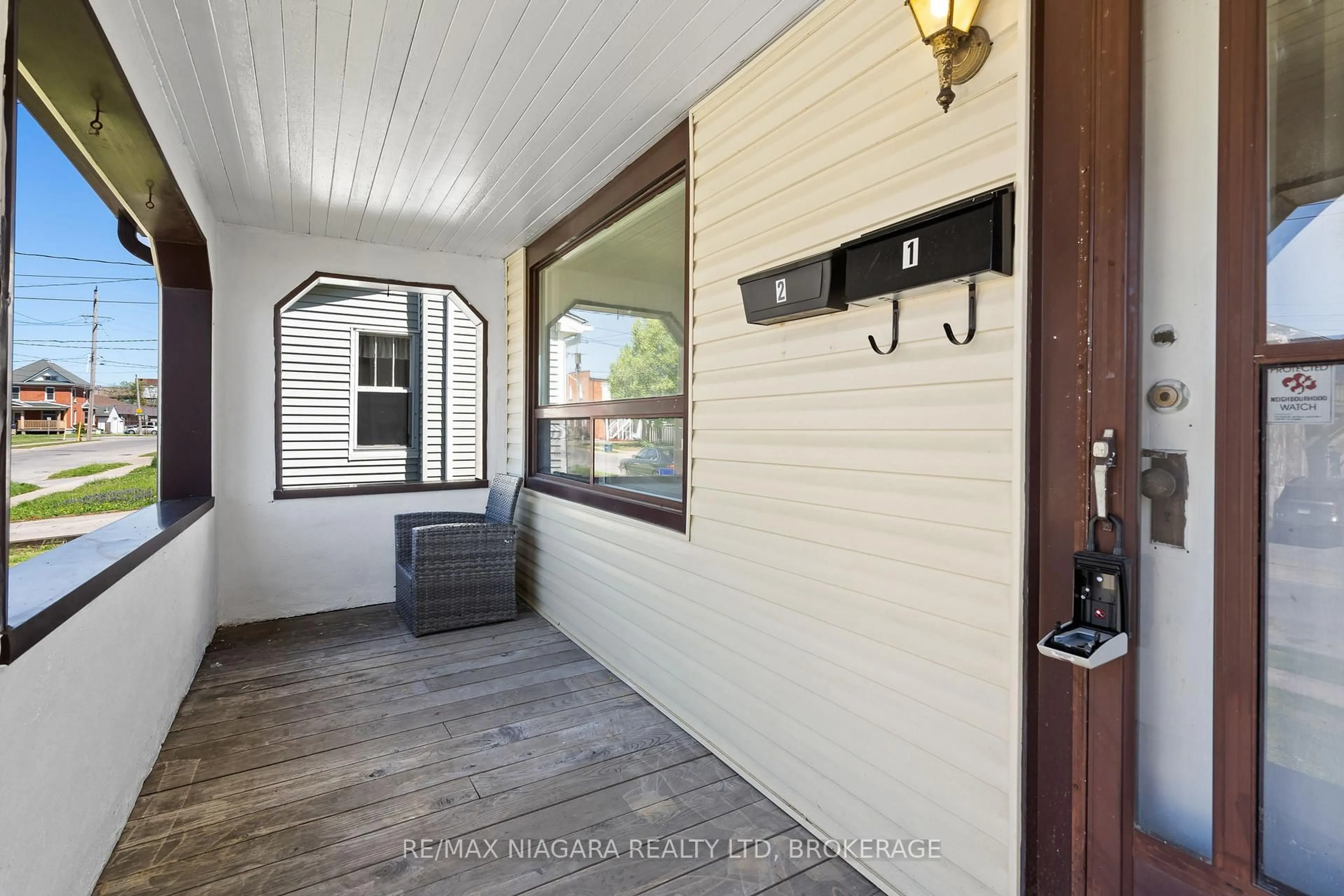 Indoor entryway for 59 Asher St, Welland Ontario L3B 4J2