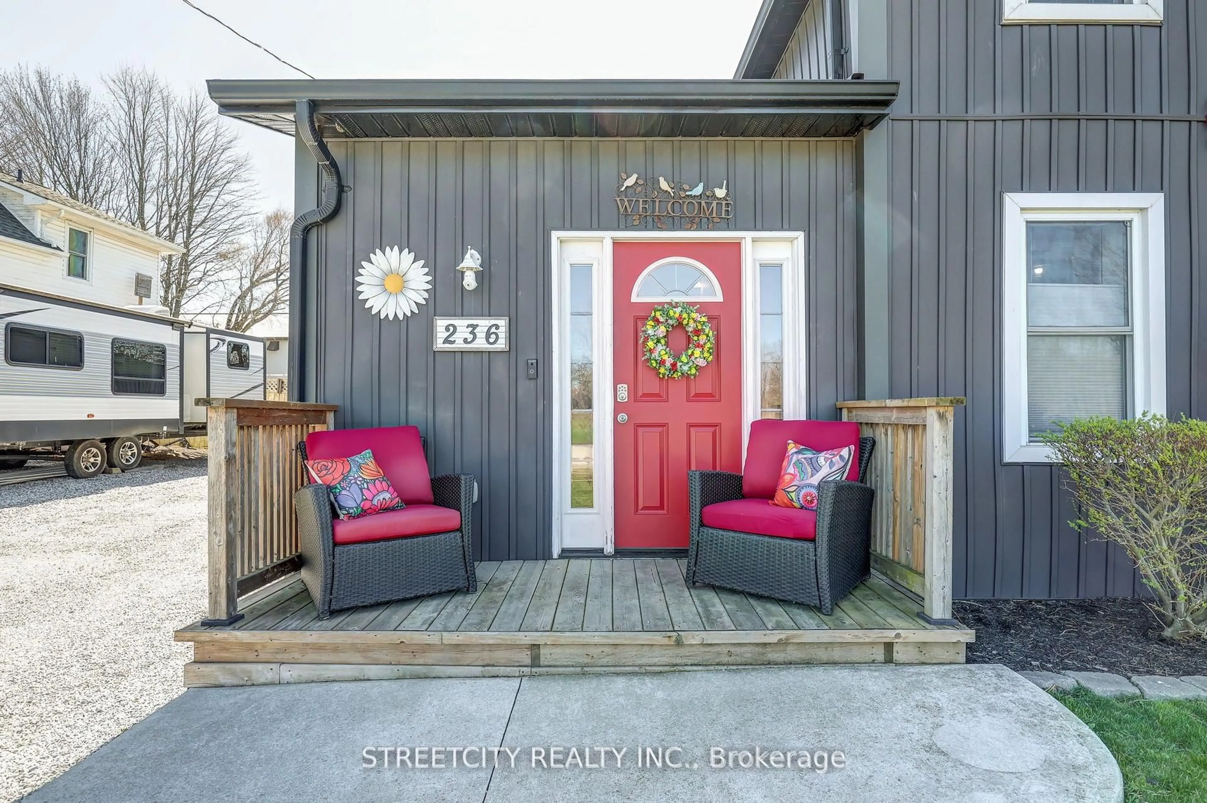 Indoor entryway for 236 Marsh Line, Dutton/Dunwich Ontario N0L 1J0