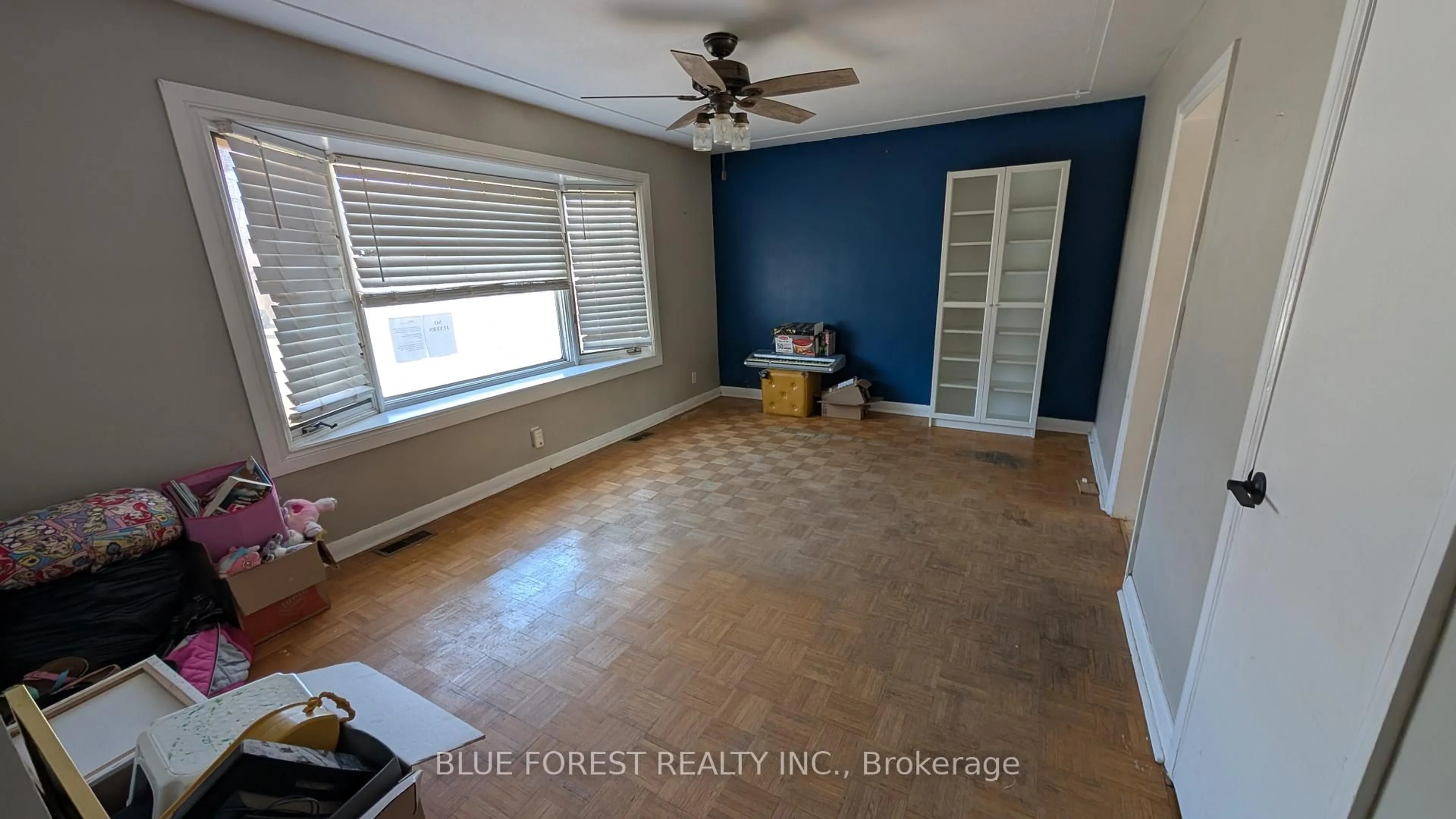 A pic of a room for 338 Fairview Ave, London South Ontario N6C 4T8
