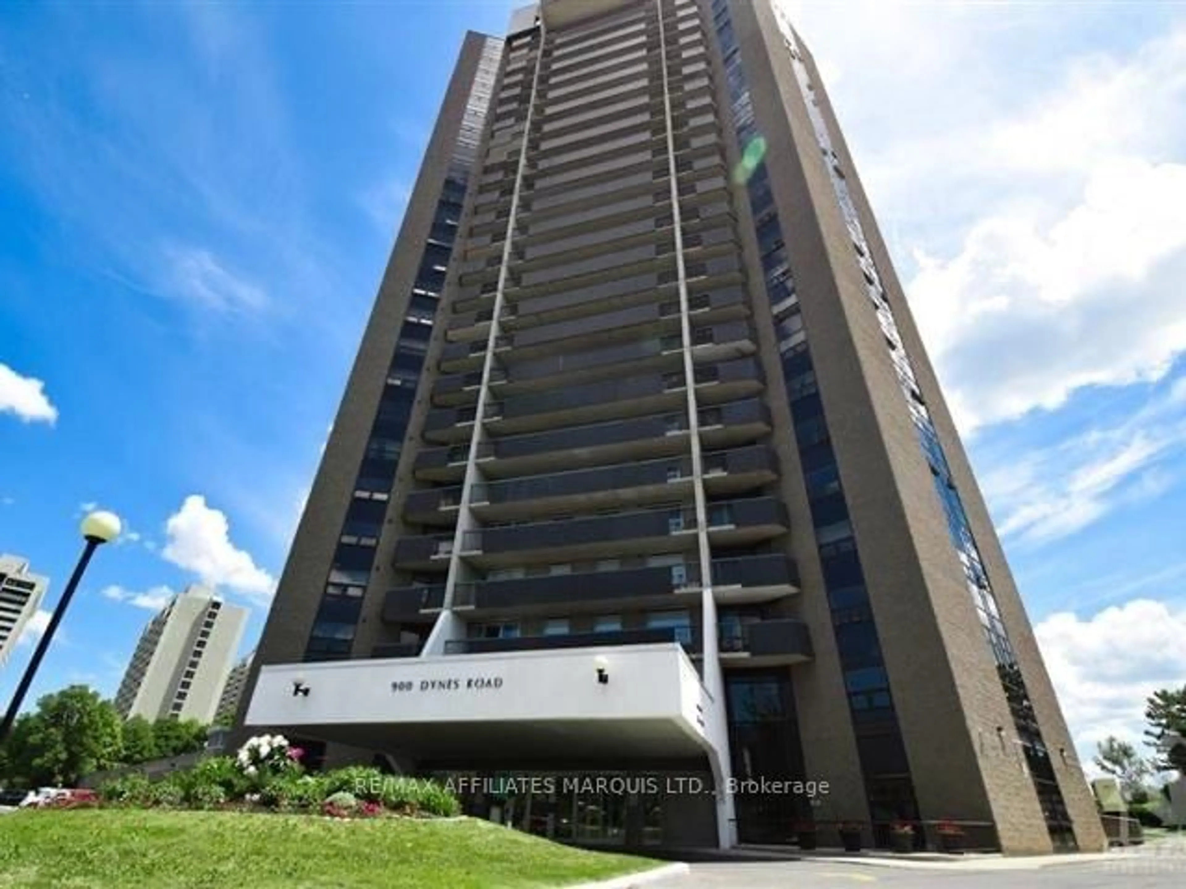 Indoor foyer for 900 Dynes Rd #904, Ottawa Ontario K2C 3L6