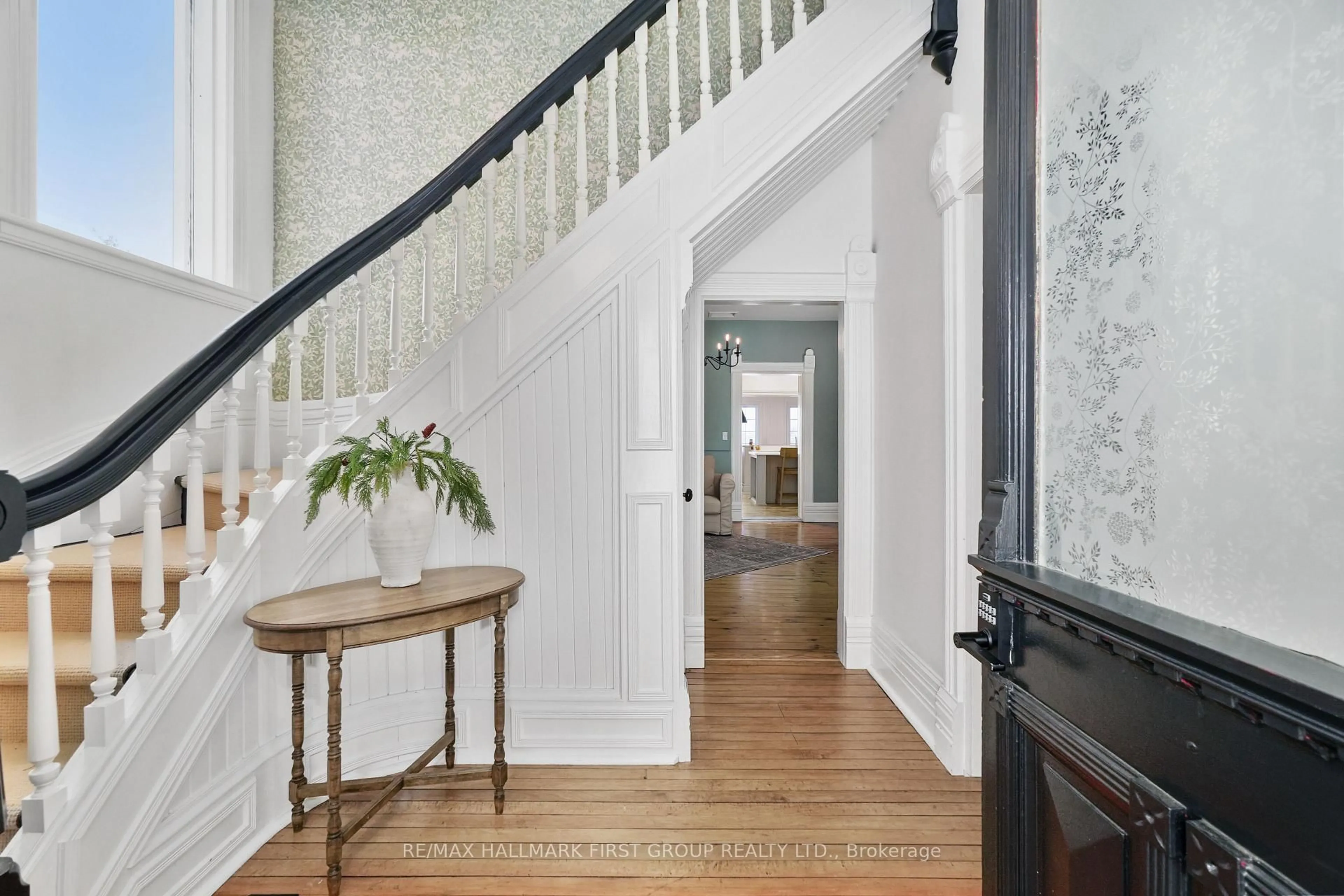 Indoor entryway for 7823 Bickle Hill Rd, Cobourg Ontario K9A 4J7