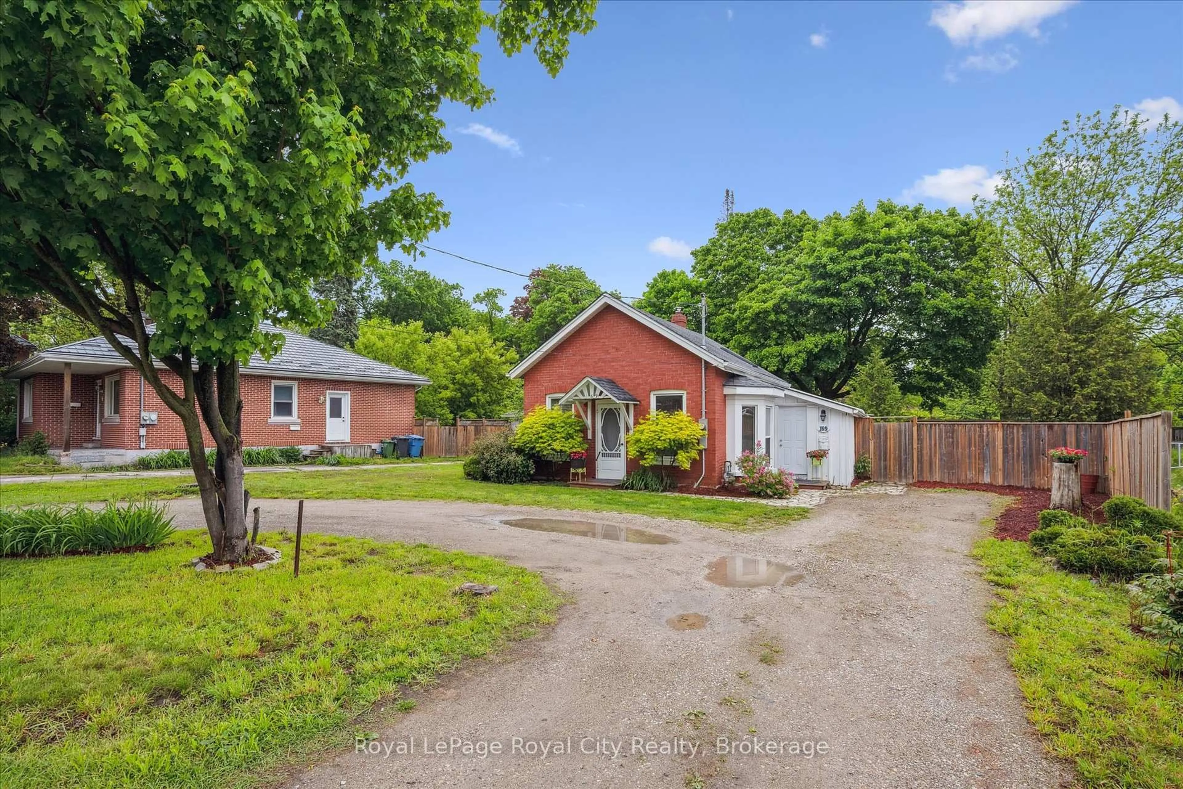 A pic from outside/outdoor area/front of a property/back of a property/a pic from drone, street for 169 Edinburgh Rd, Guelph Ontario N1H 5R6